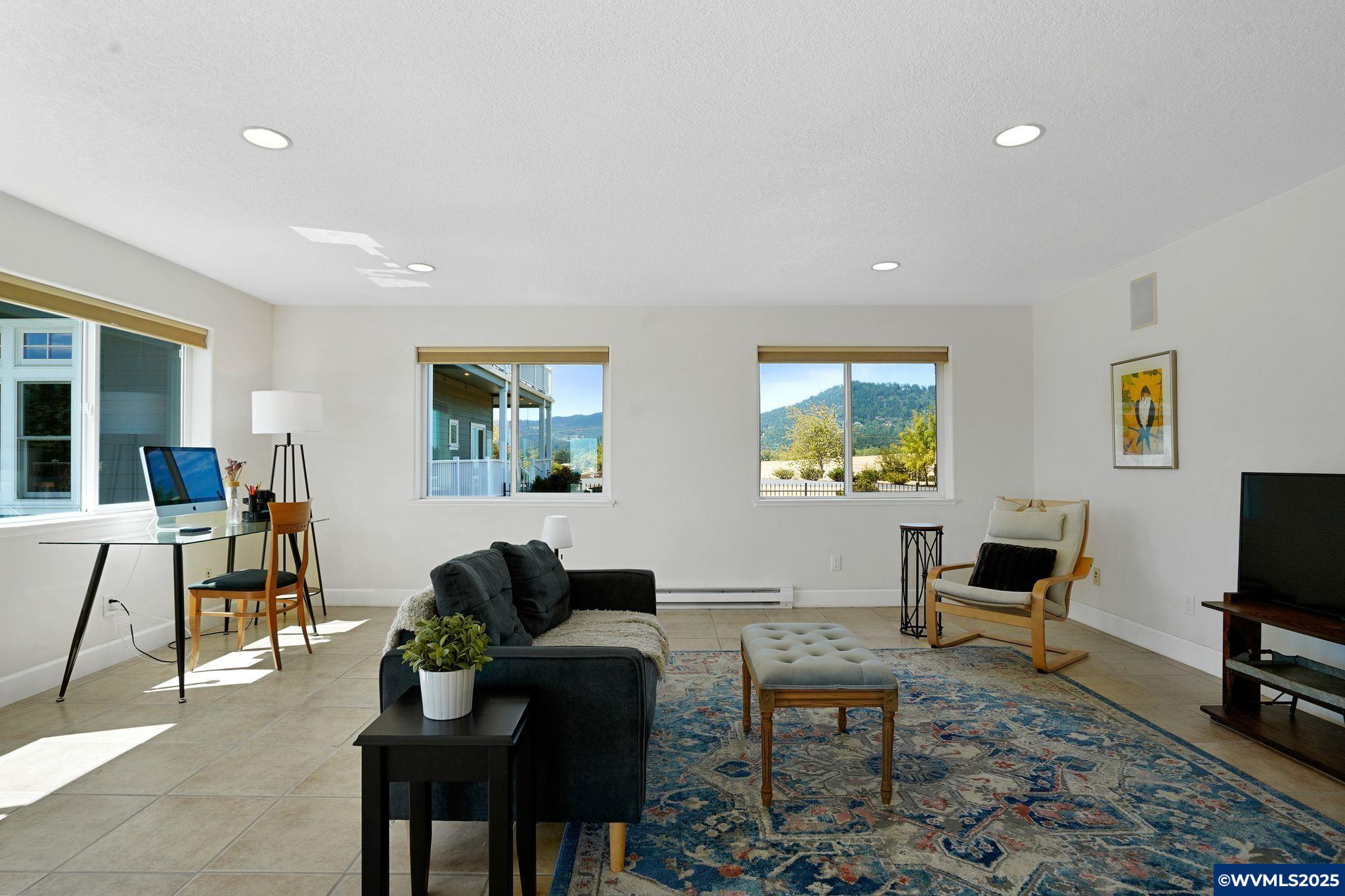 6219 NE Pettibone Dr