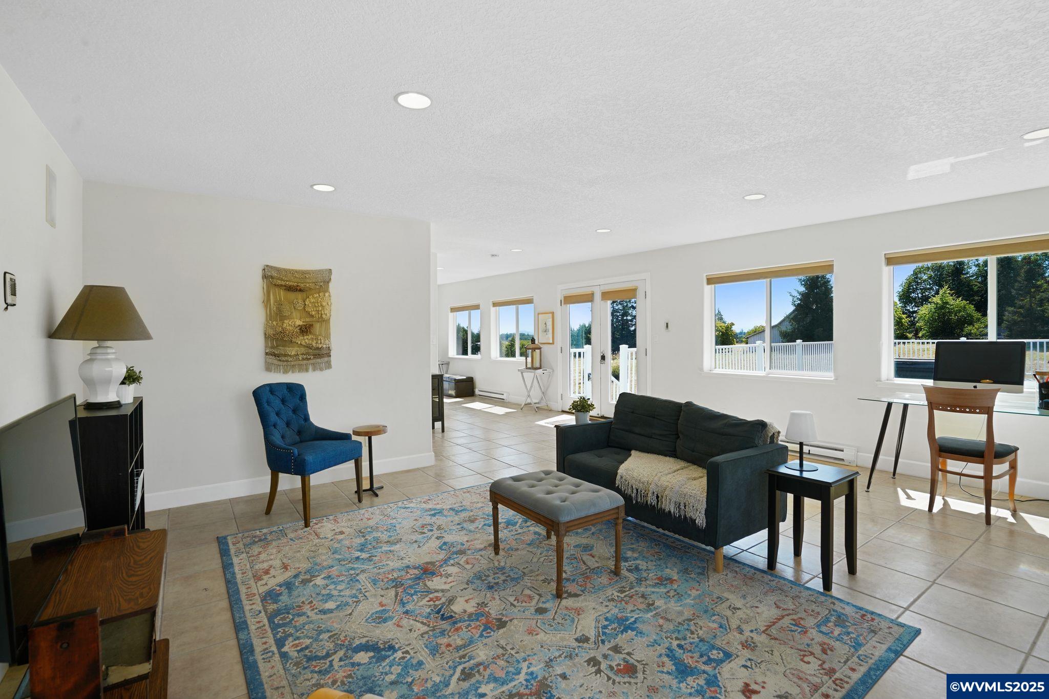 6219 NE Pettibone Dr