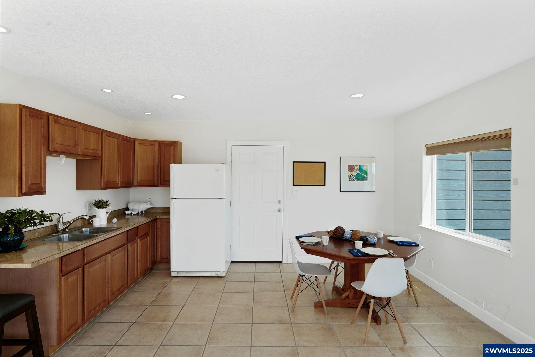 6219 NE Pettibone Dr