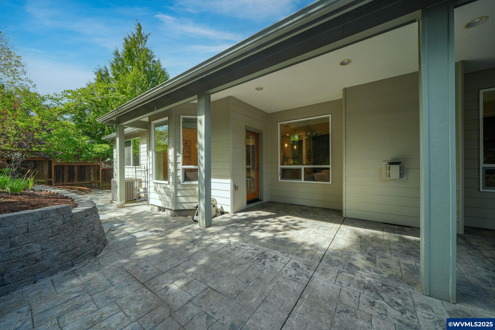 3423 NW Glenridge Dr