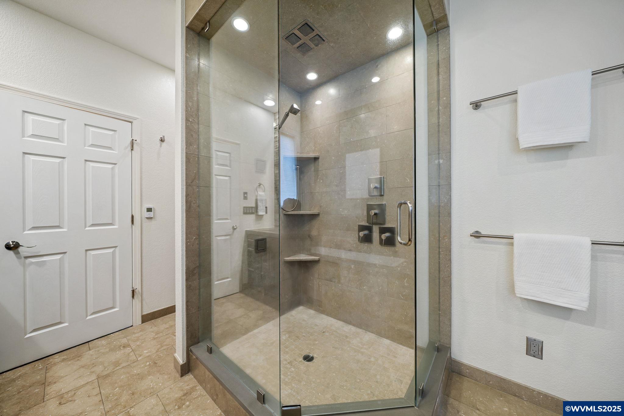 3423 NW Glenridge Dr