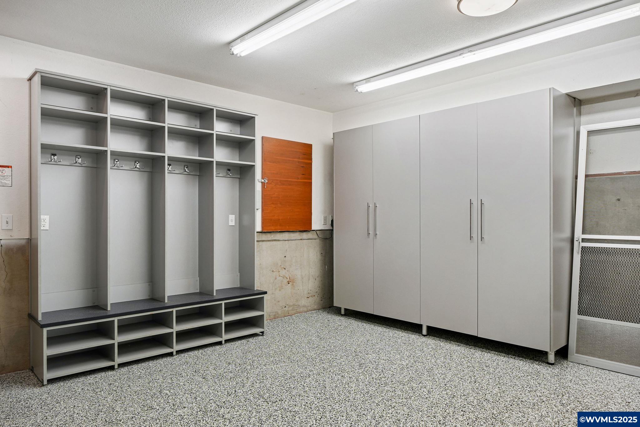 3423 NW Glenridge Dr