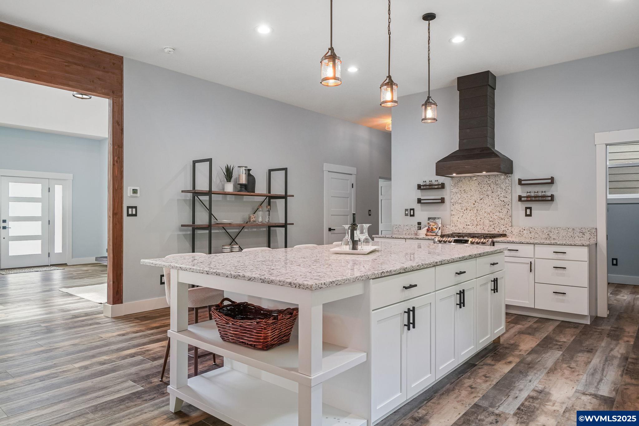 7060 NW Oak Creek Dr