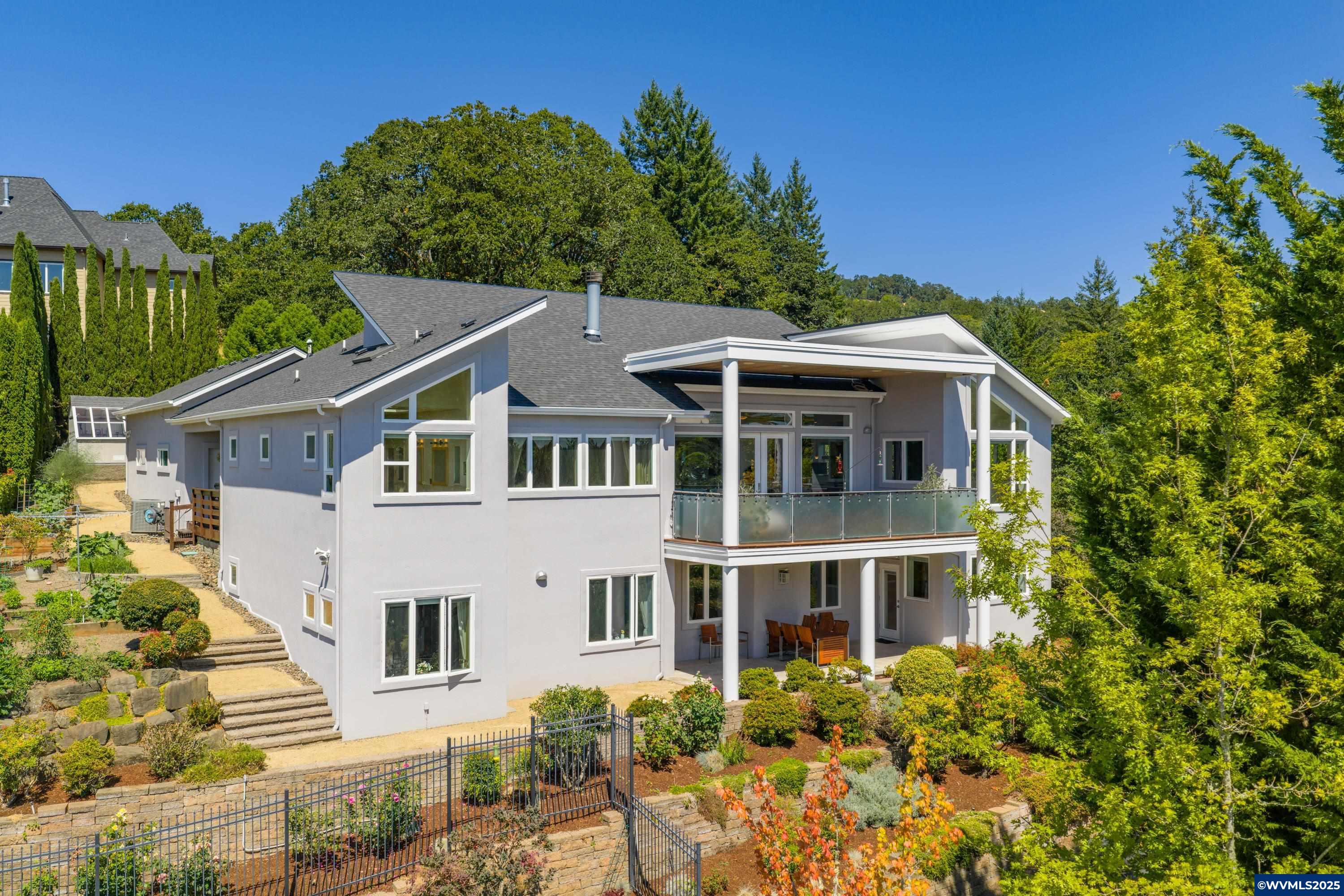 2807 NW Silktassel Ct