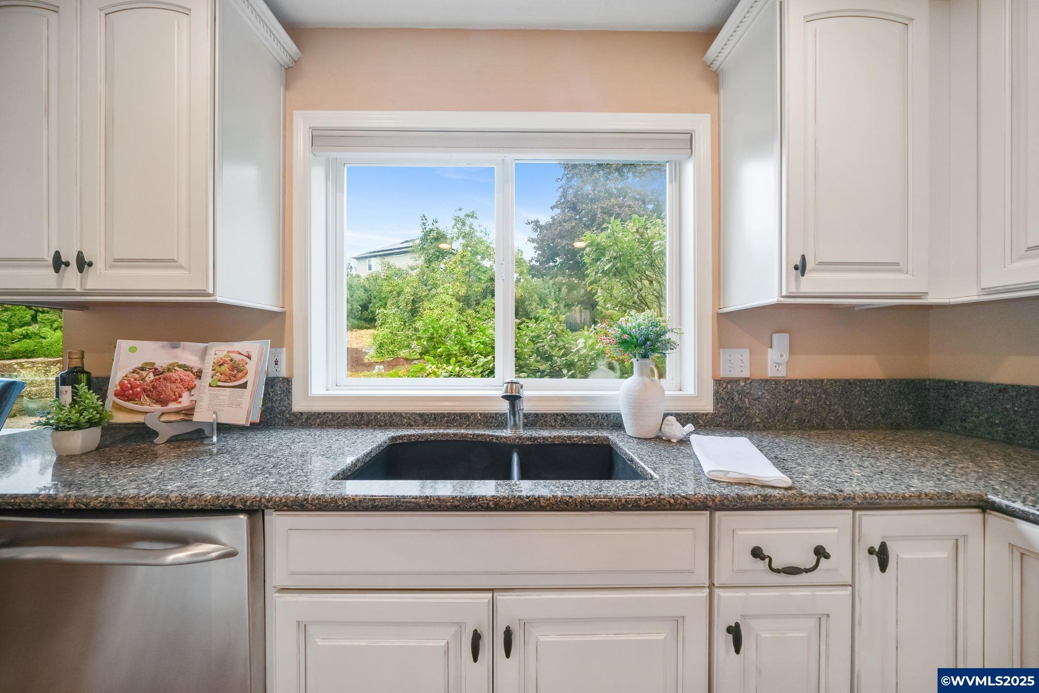 3269 NW Silktassel Dr