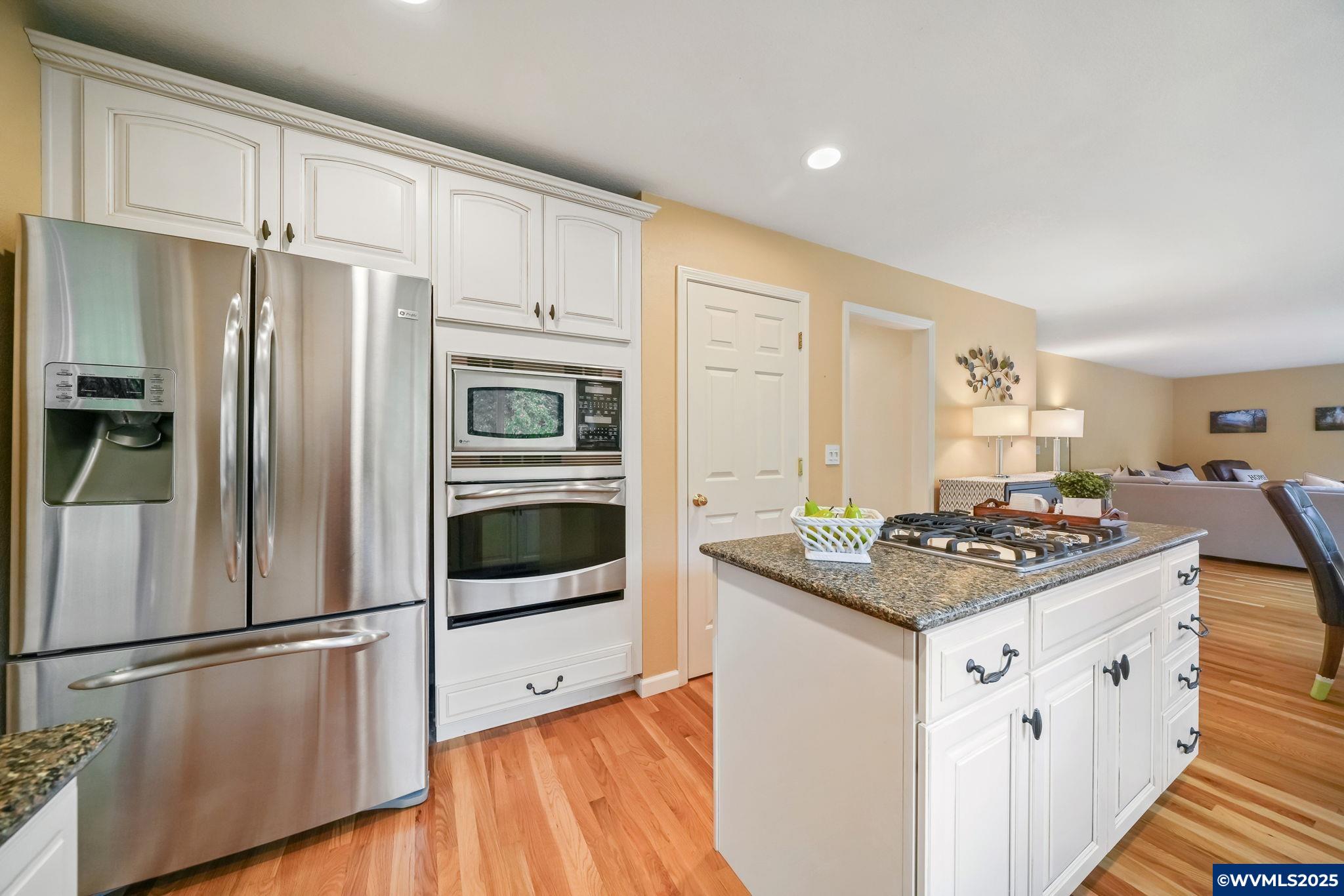 3269 NW Silktassel Dr