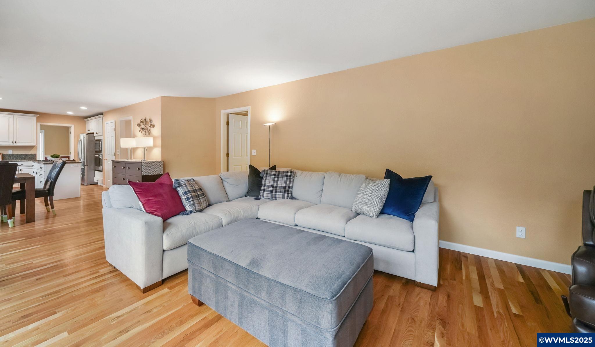 3269 NW Silktassel Dr