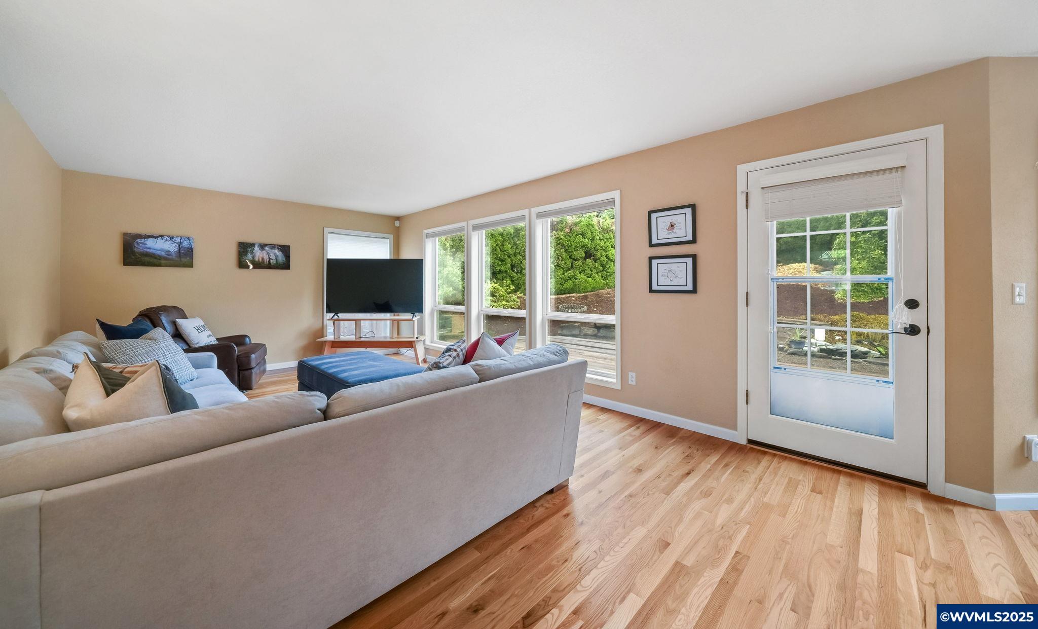 3269 NW Silktassel Dr