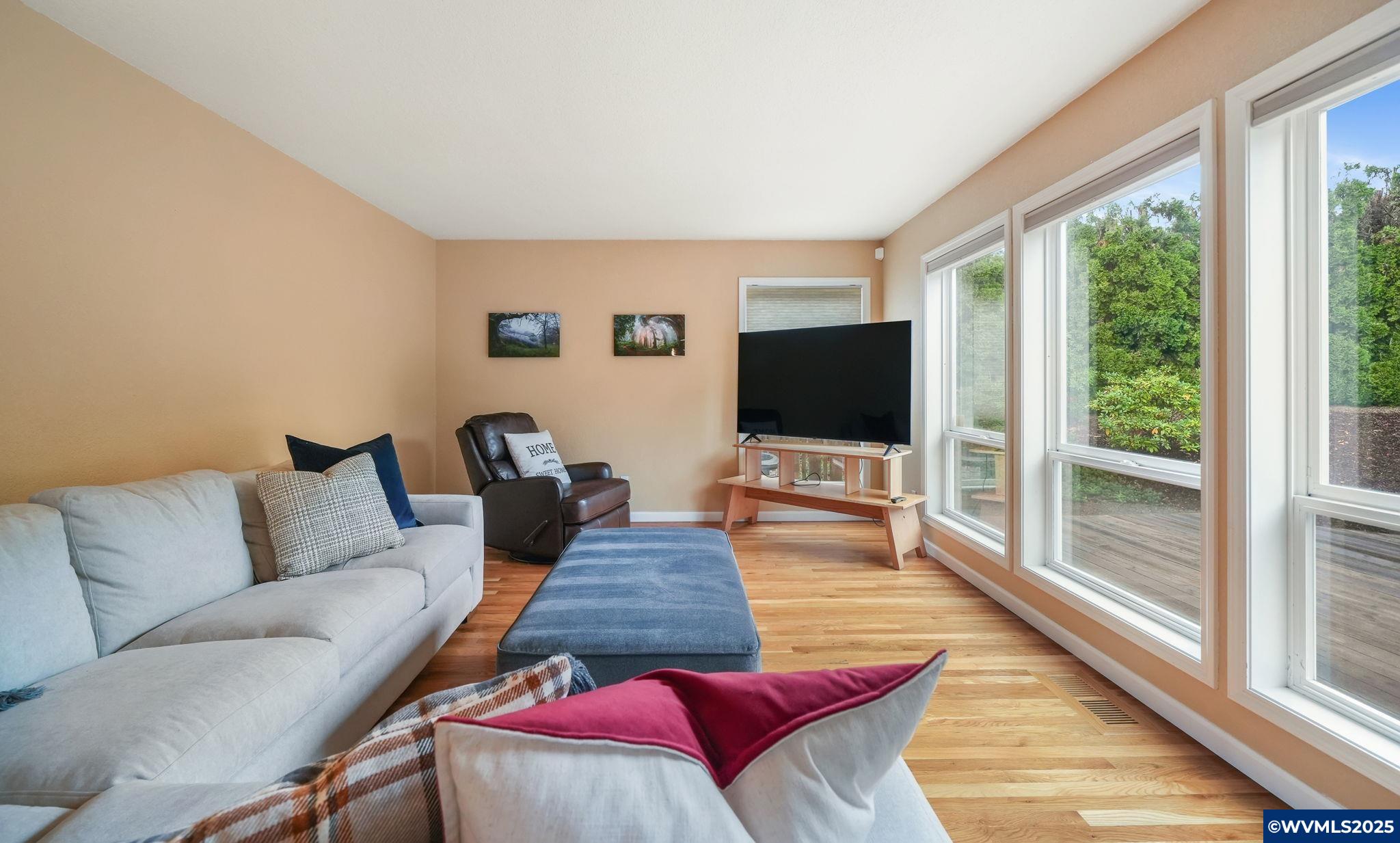 3269 NW Silktassel Dr