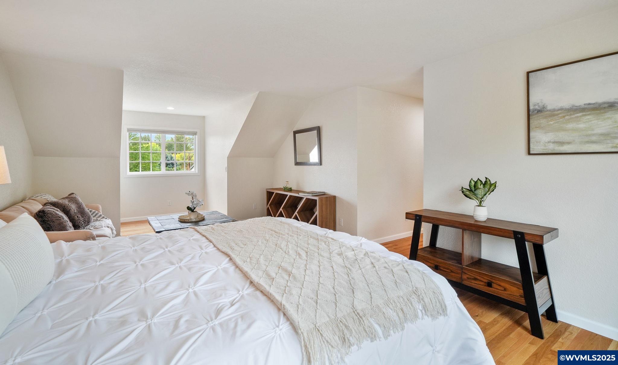 3269 NW Silktassel Dr