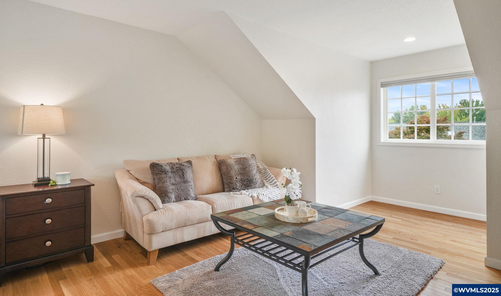 3269 NW Silktassel Dr