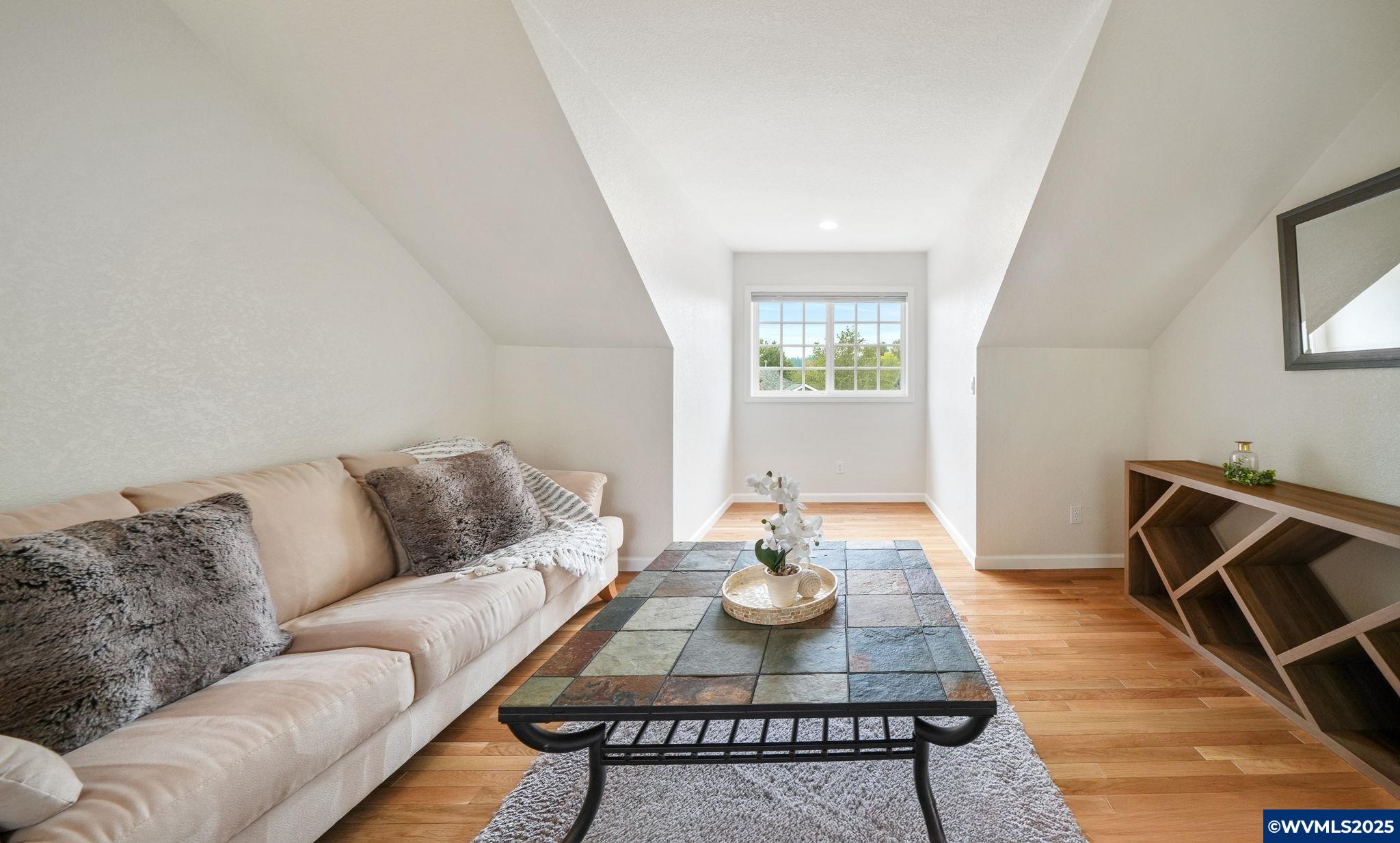 3269 NW Silktassel Dr