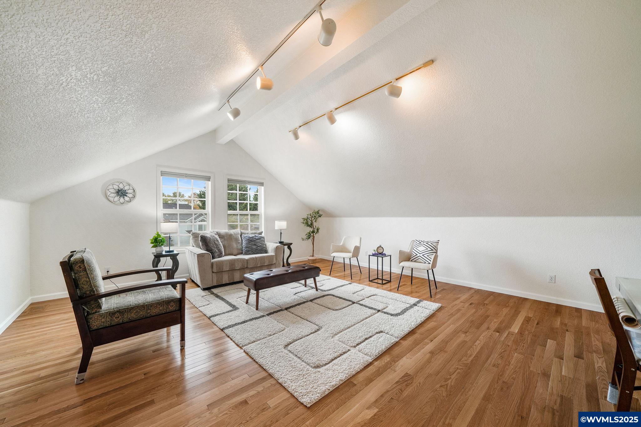 3269 NW Silktassel Dr