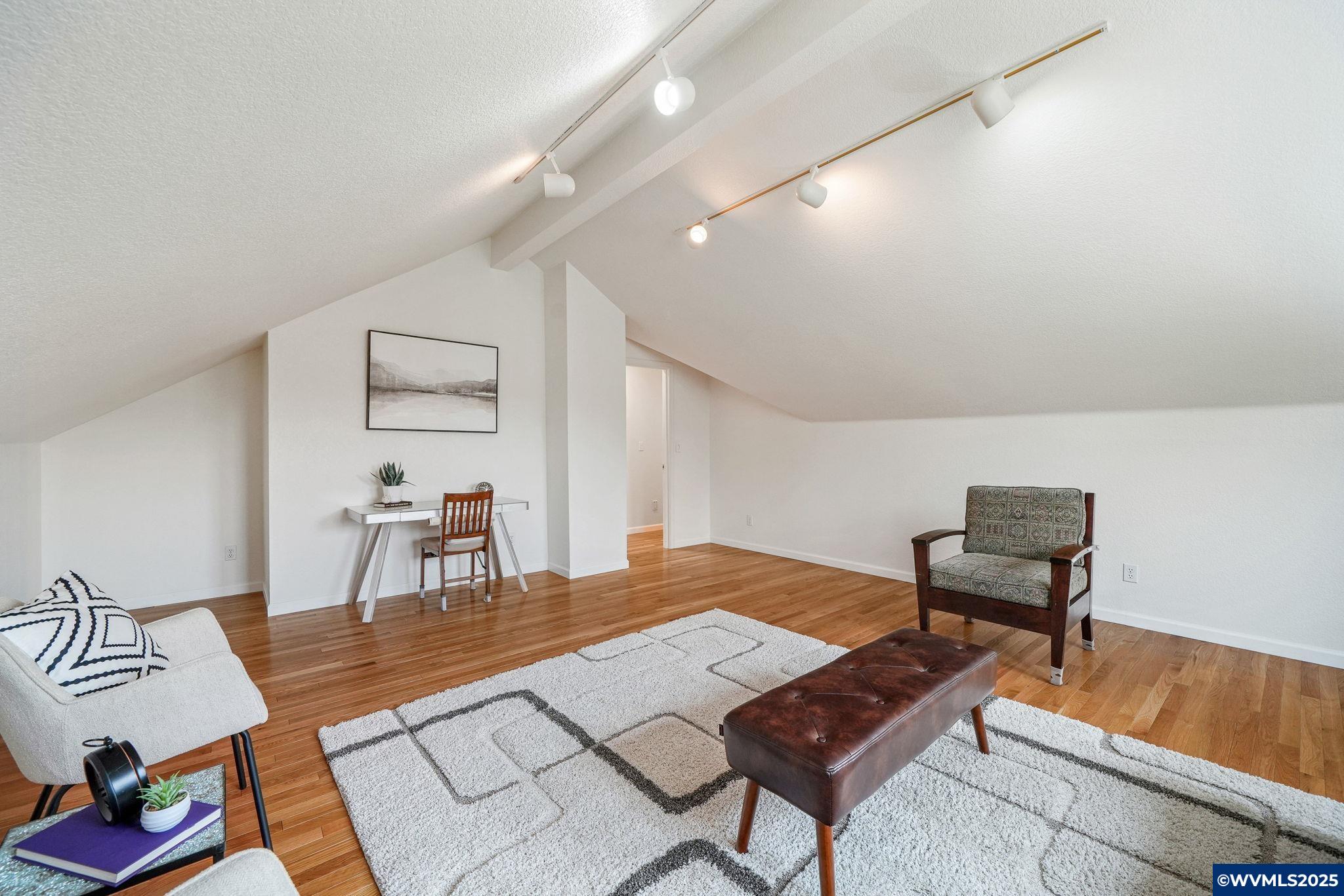 3269 NW Silktassel Dr