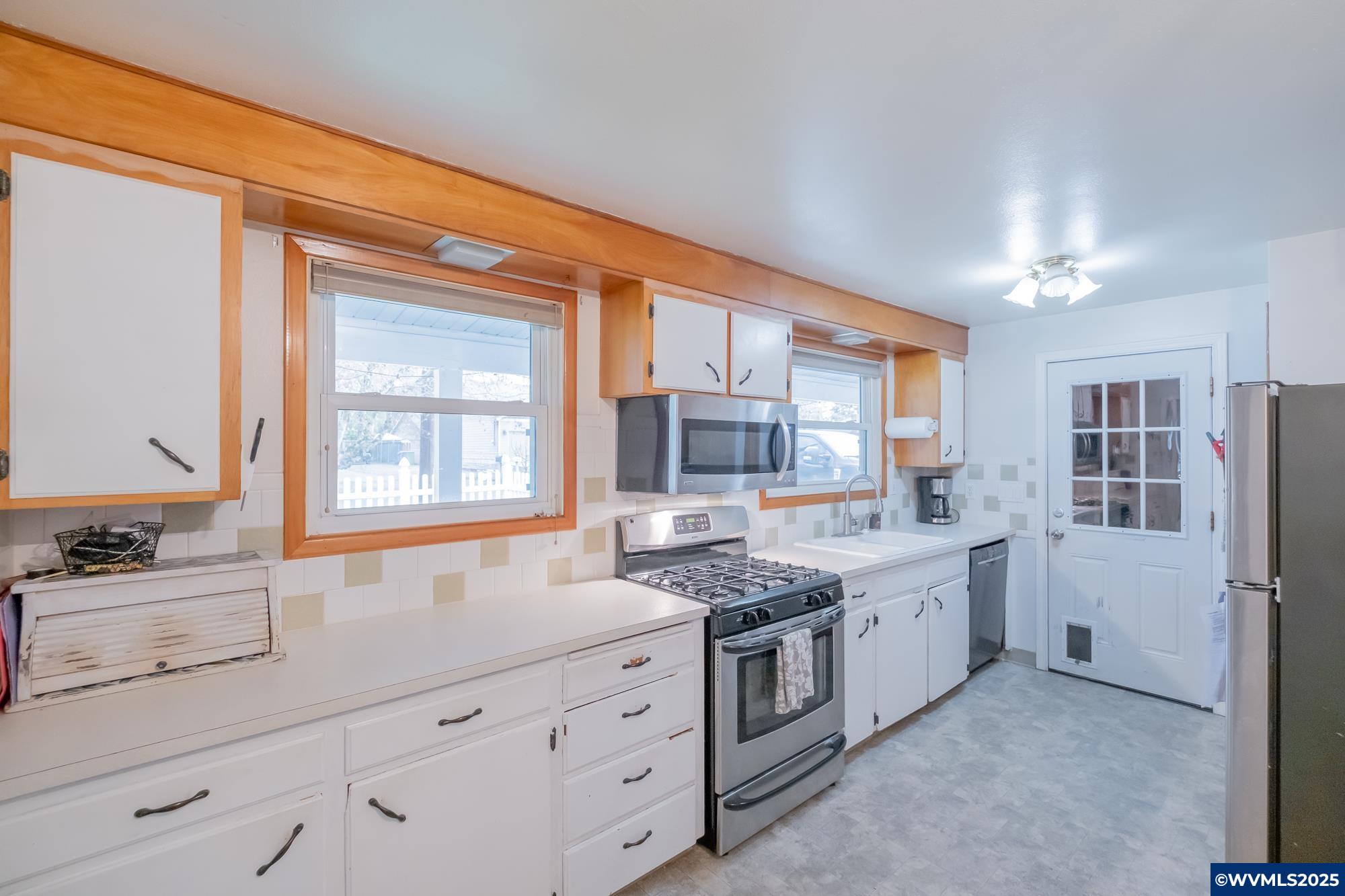 708 W High St, Stayton, OR, 97383