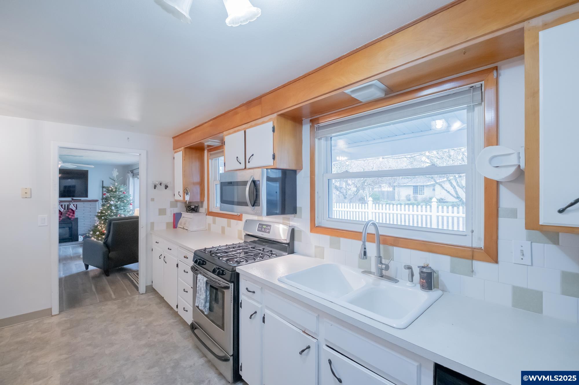 708 W High St, Stayton, OR, 97383