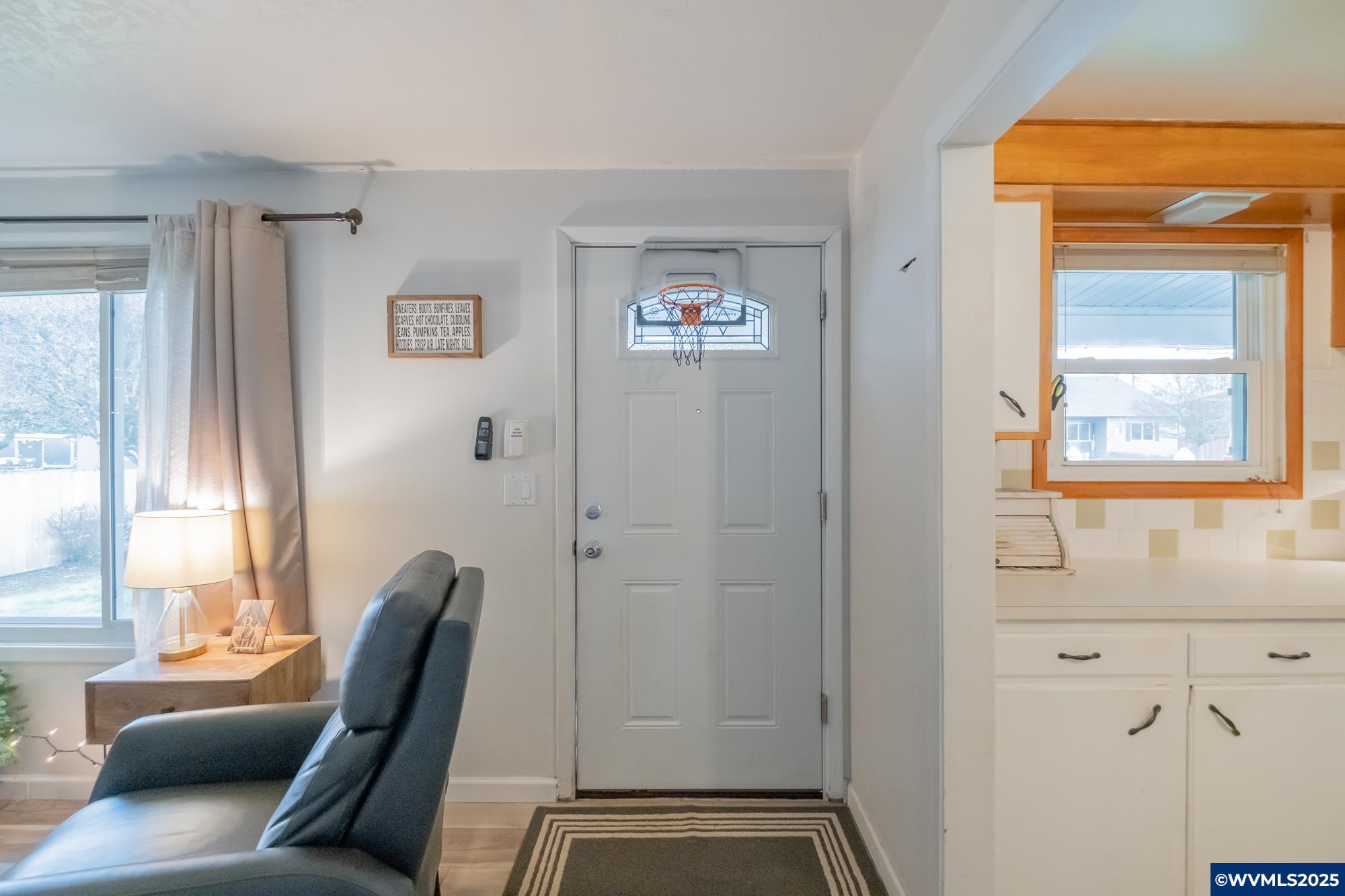 708 W High St, Stayton, OR, 97383