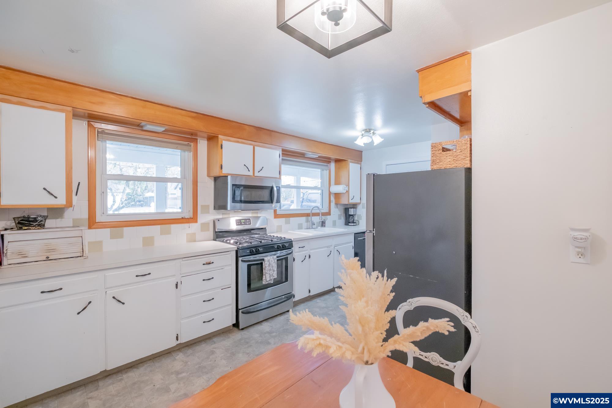 708 W High St, Stayton, OR, 97383