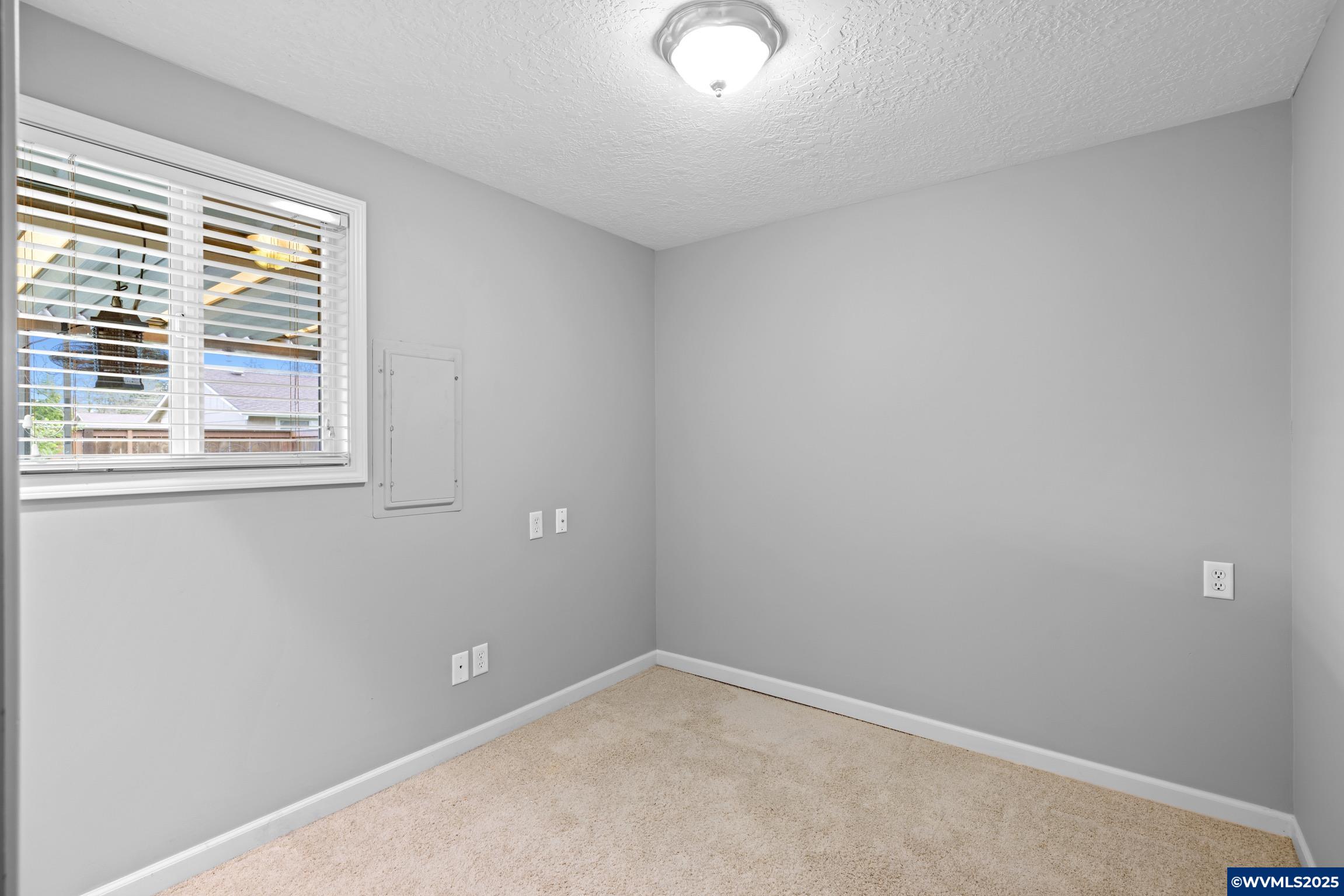 1538 Umpqua Rd, Woodburn, OR, 97071