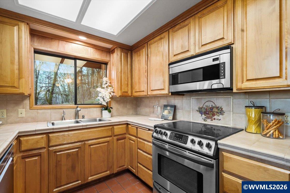 5000 NW Crescent Valley Dr