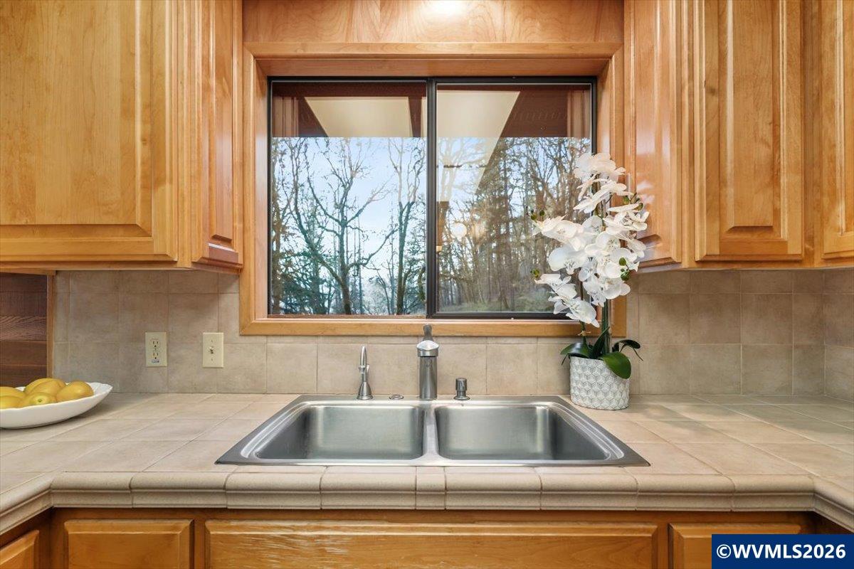 5000 NW Crescent Valley Dr