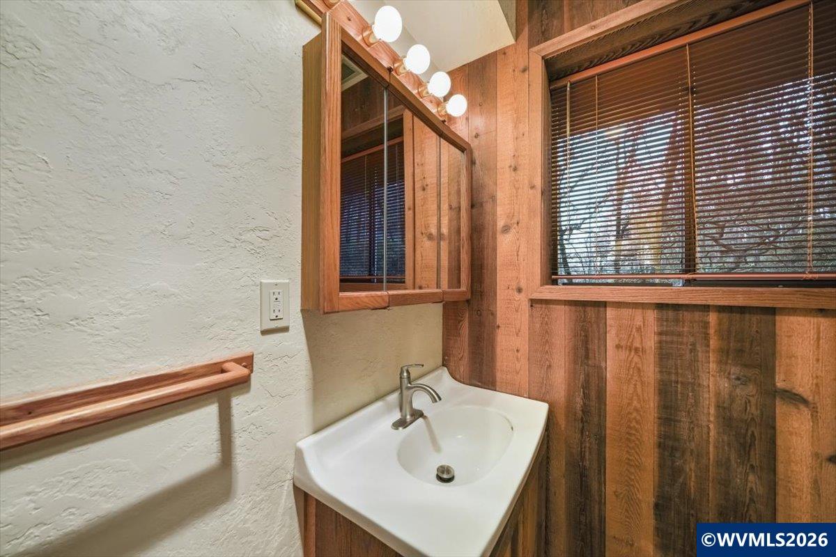 5000 NW Crescent Valley Dr