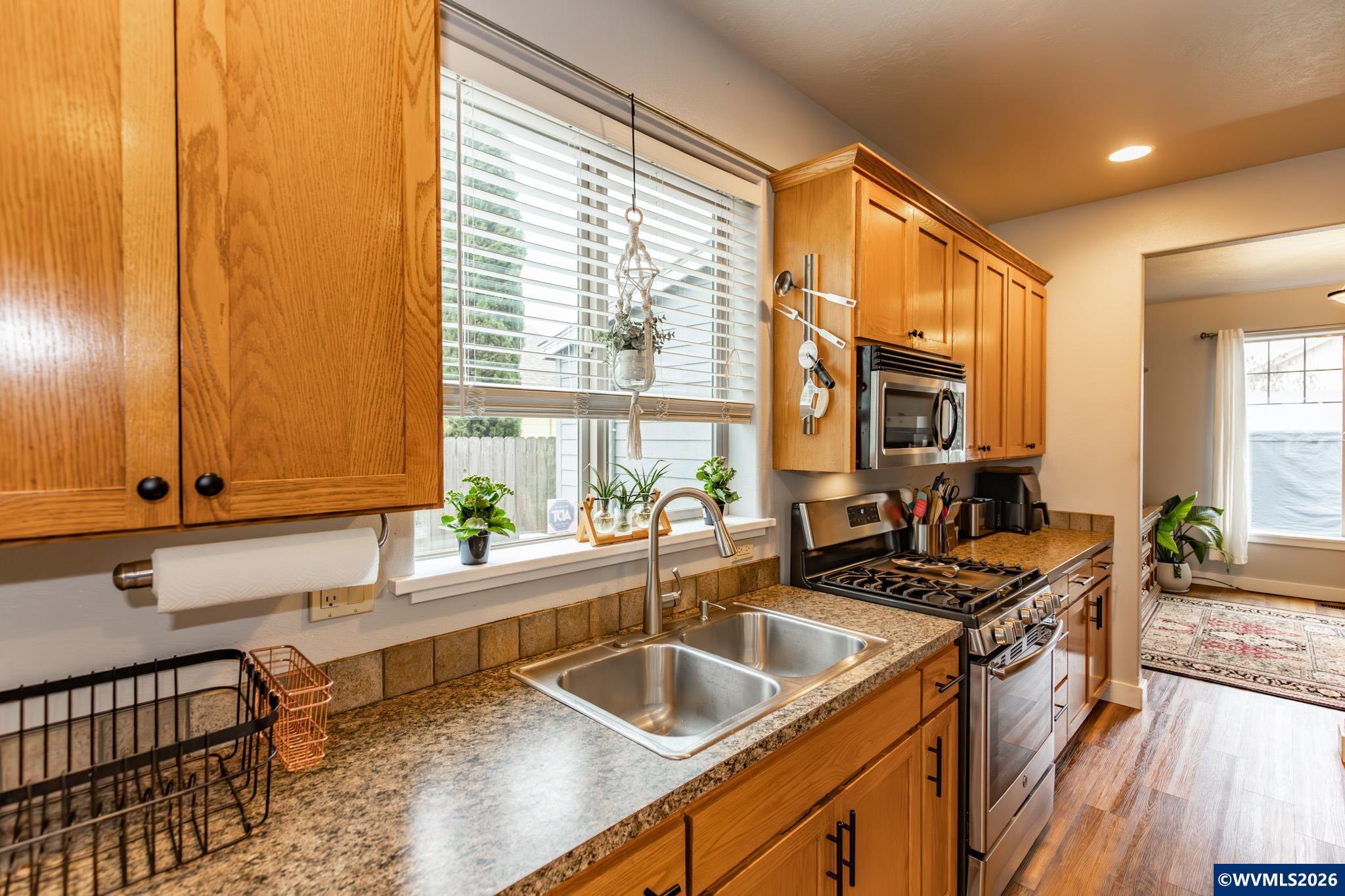 238 W Jadon Dr, Lebanon, OR, 97355