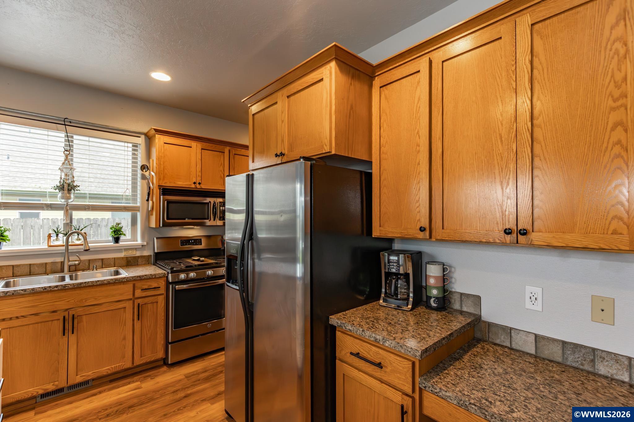 238 W Jadon Dr, Lebanon, OR, 97355