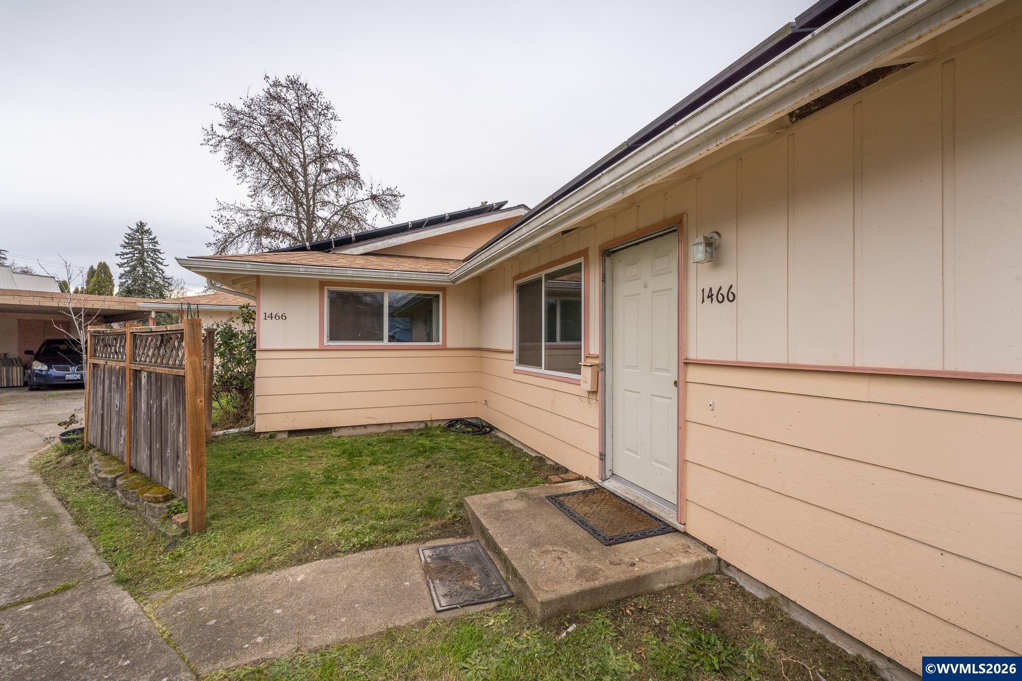 1466 NW 20th (1468) Pl