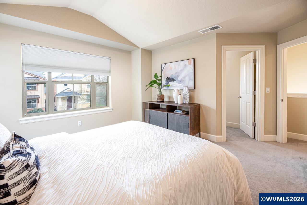 3060 SE Everglade St