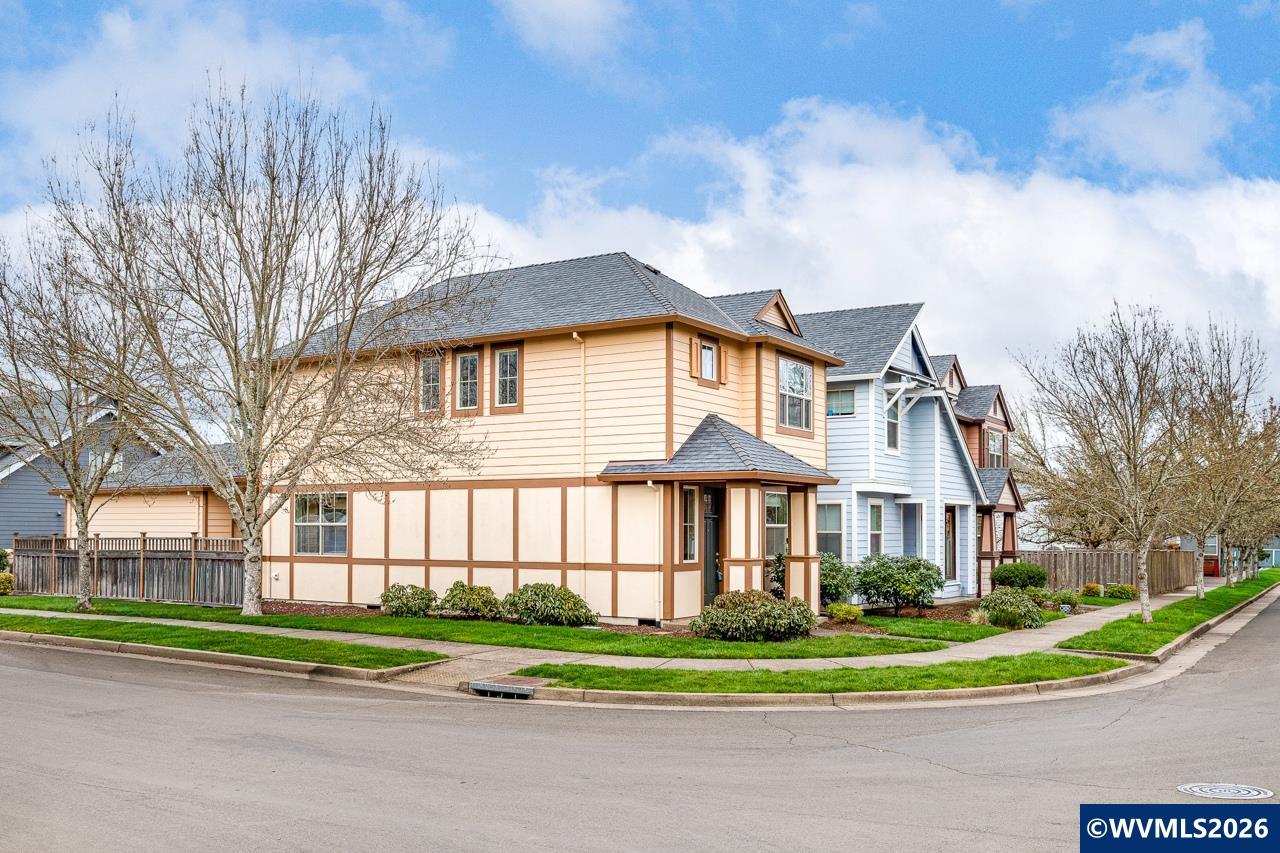 3060 SE Everglade St