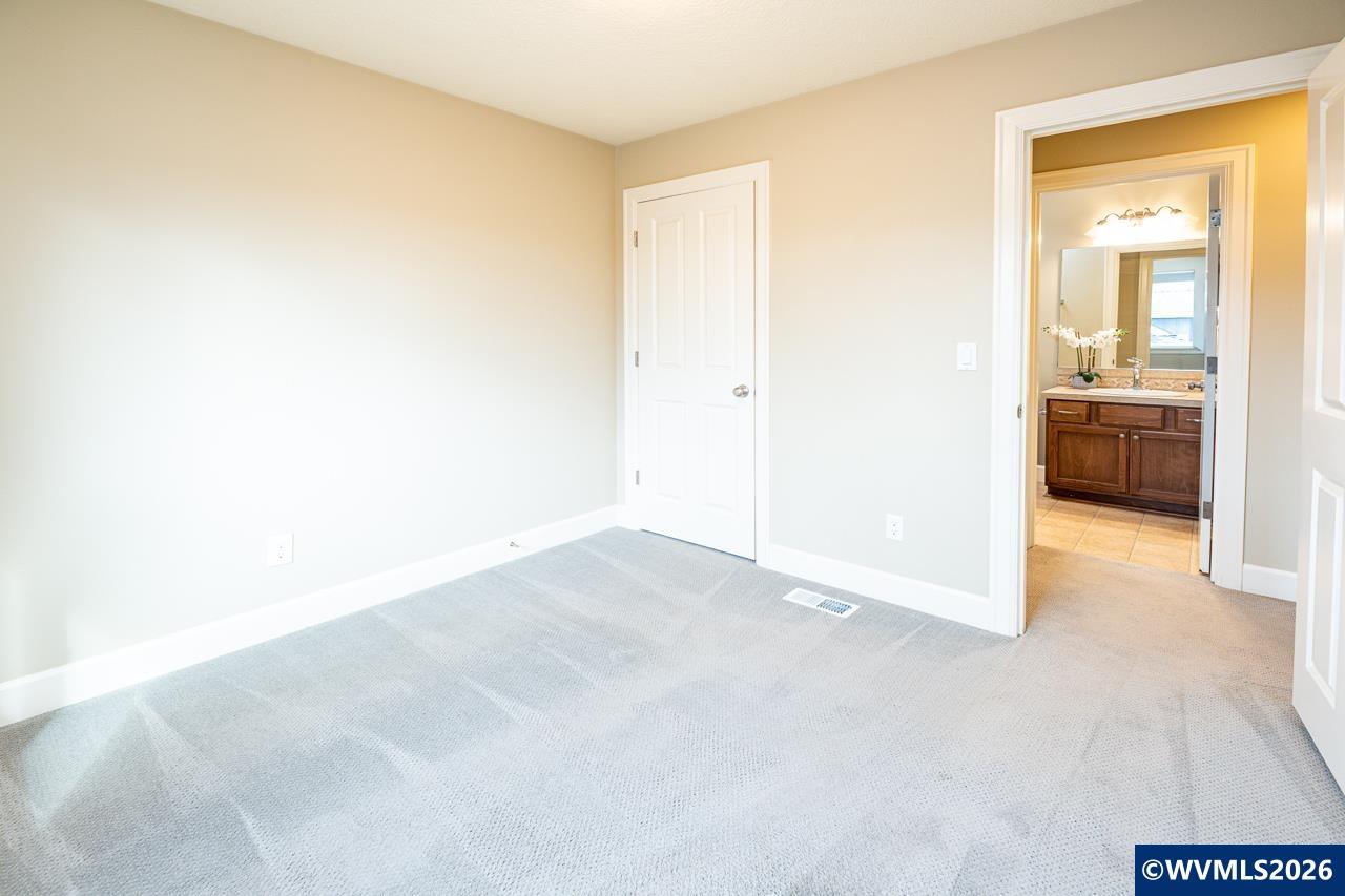 3060 SE Everglade St