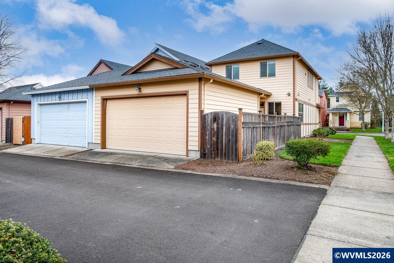 3060 SE Everglade St