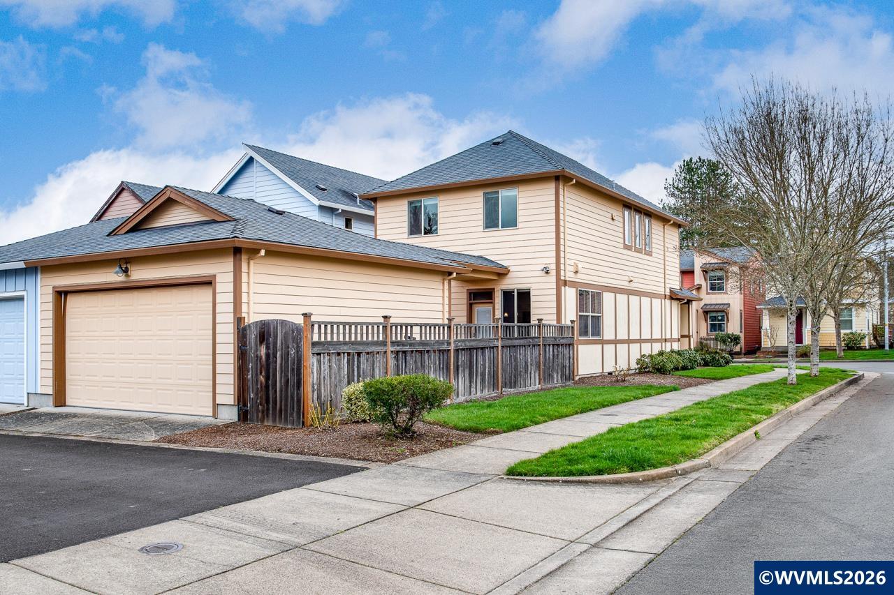 3060 SE Everglade St