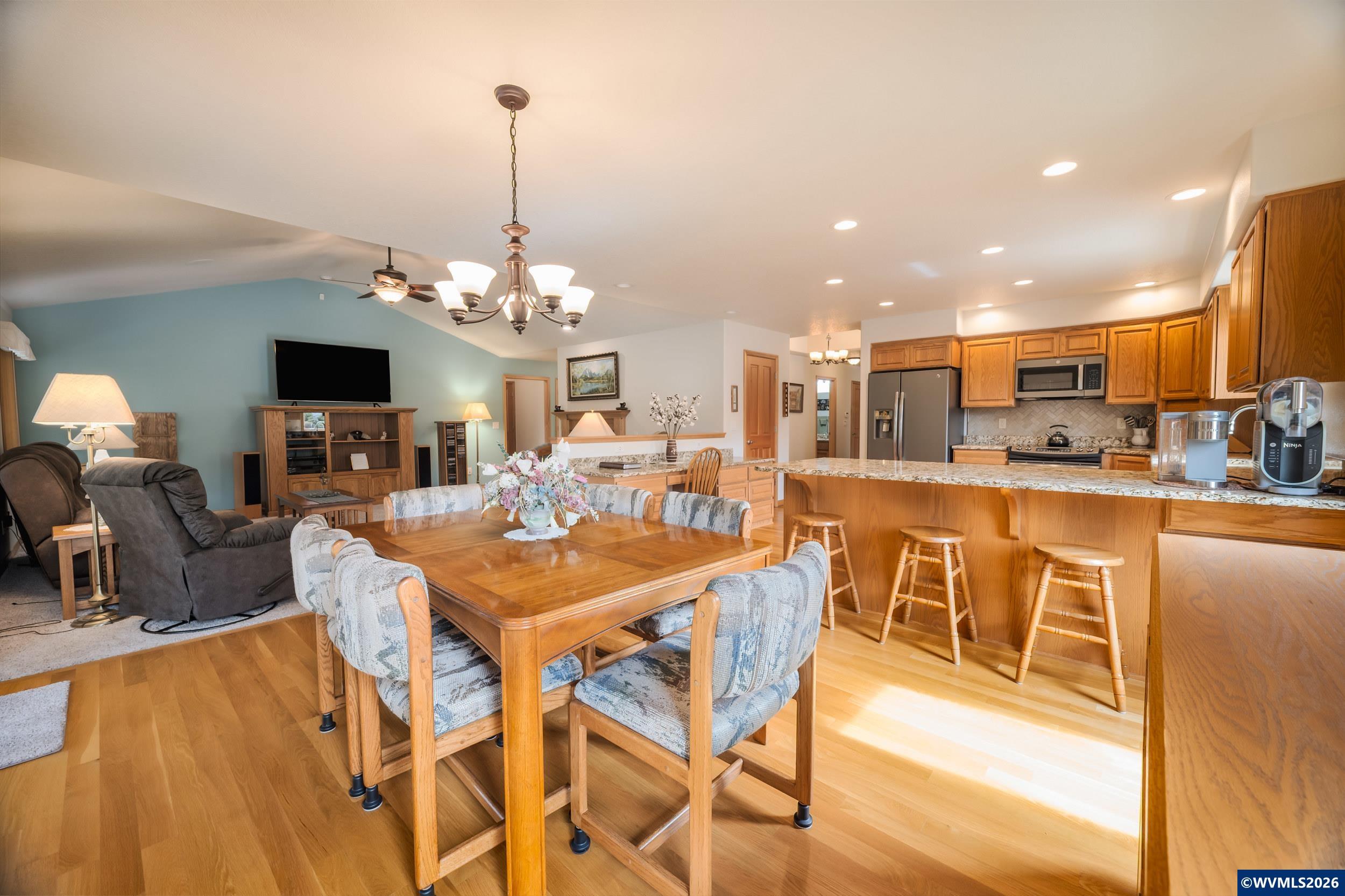 1115 Skookum Dr, Silverton, OR, 97381