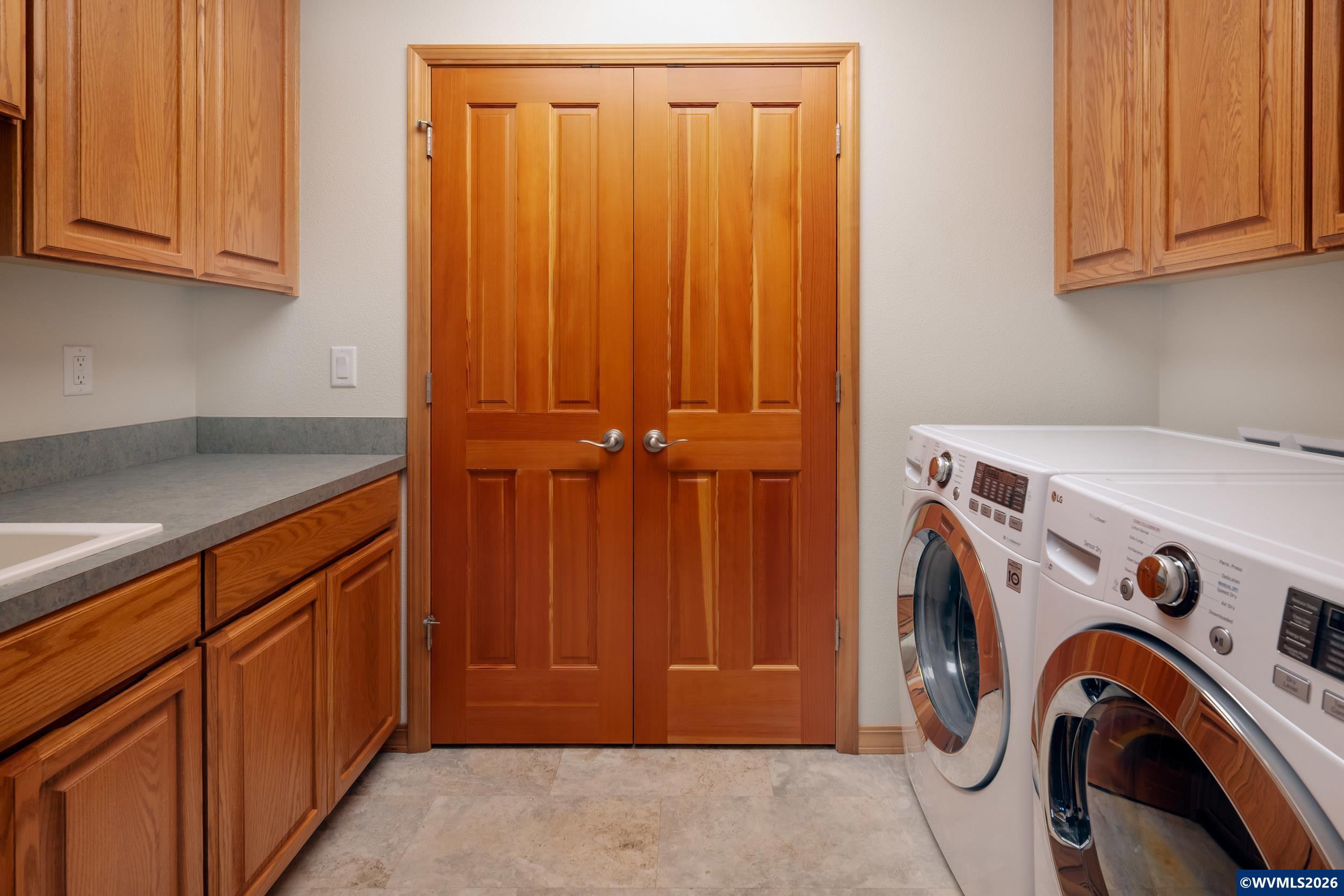 1115 Skookum Dr, Silverton, OR, 97381