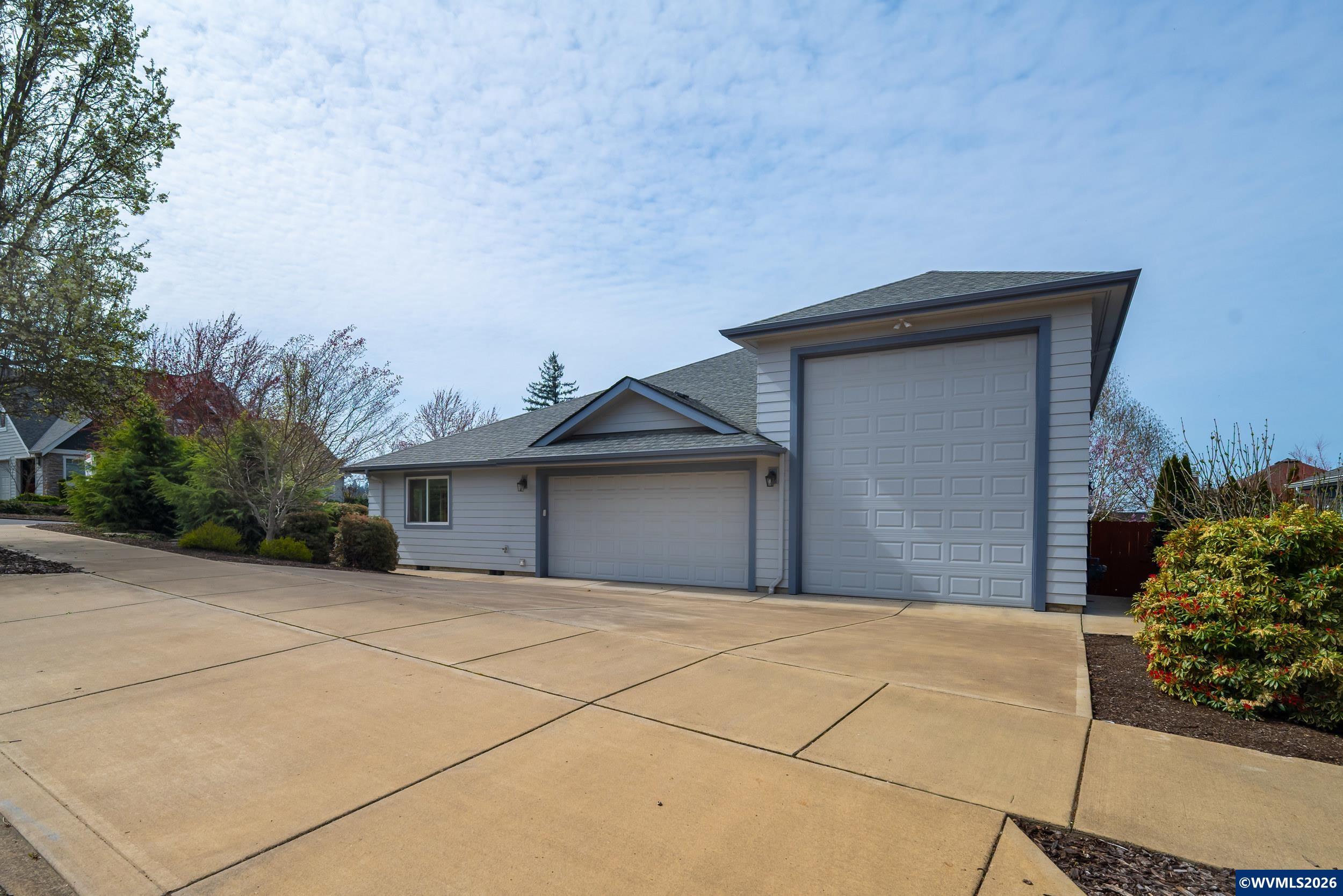 1115 Skookum Dr, Silverton, OR, 97381