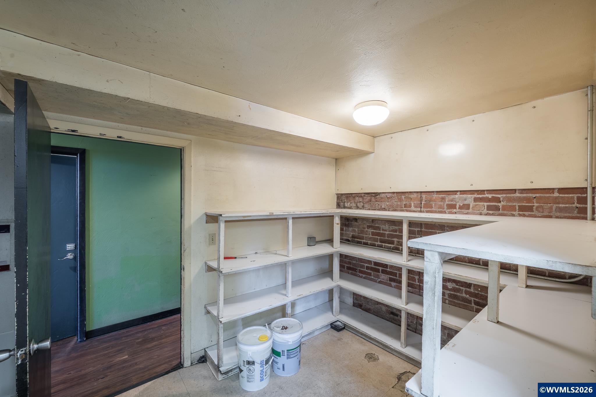 442 1st St W