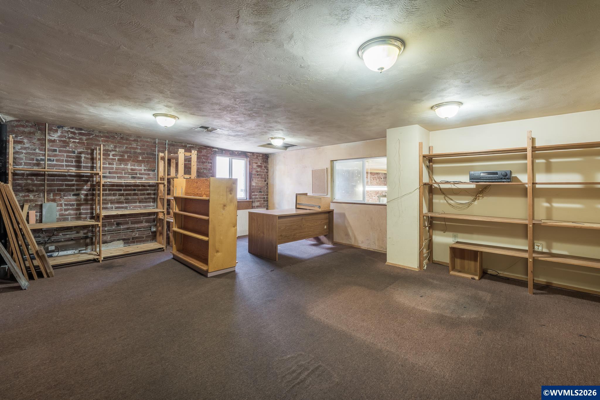 442 1st St W