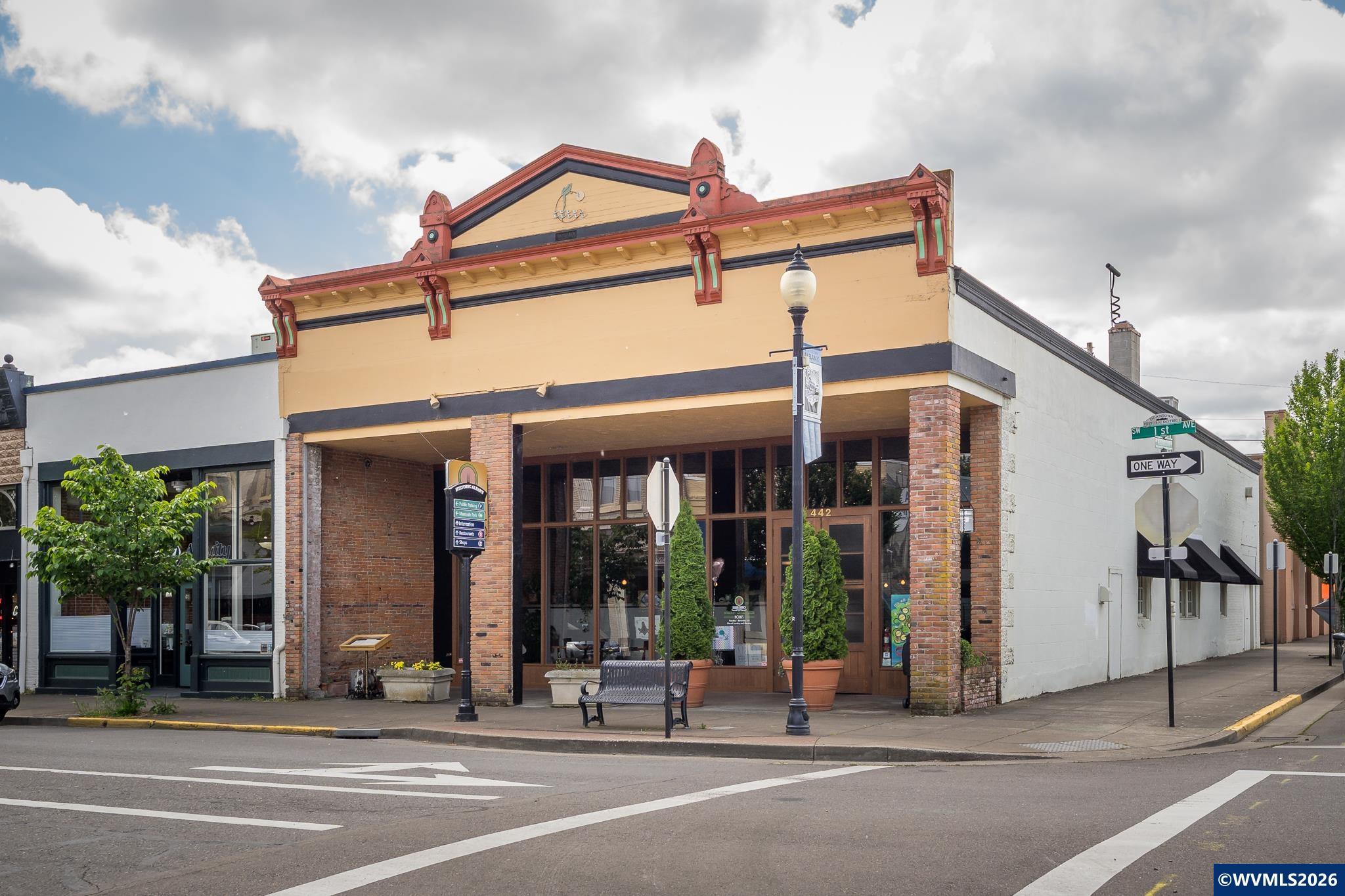 442 1st St W