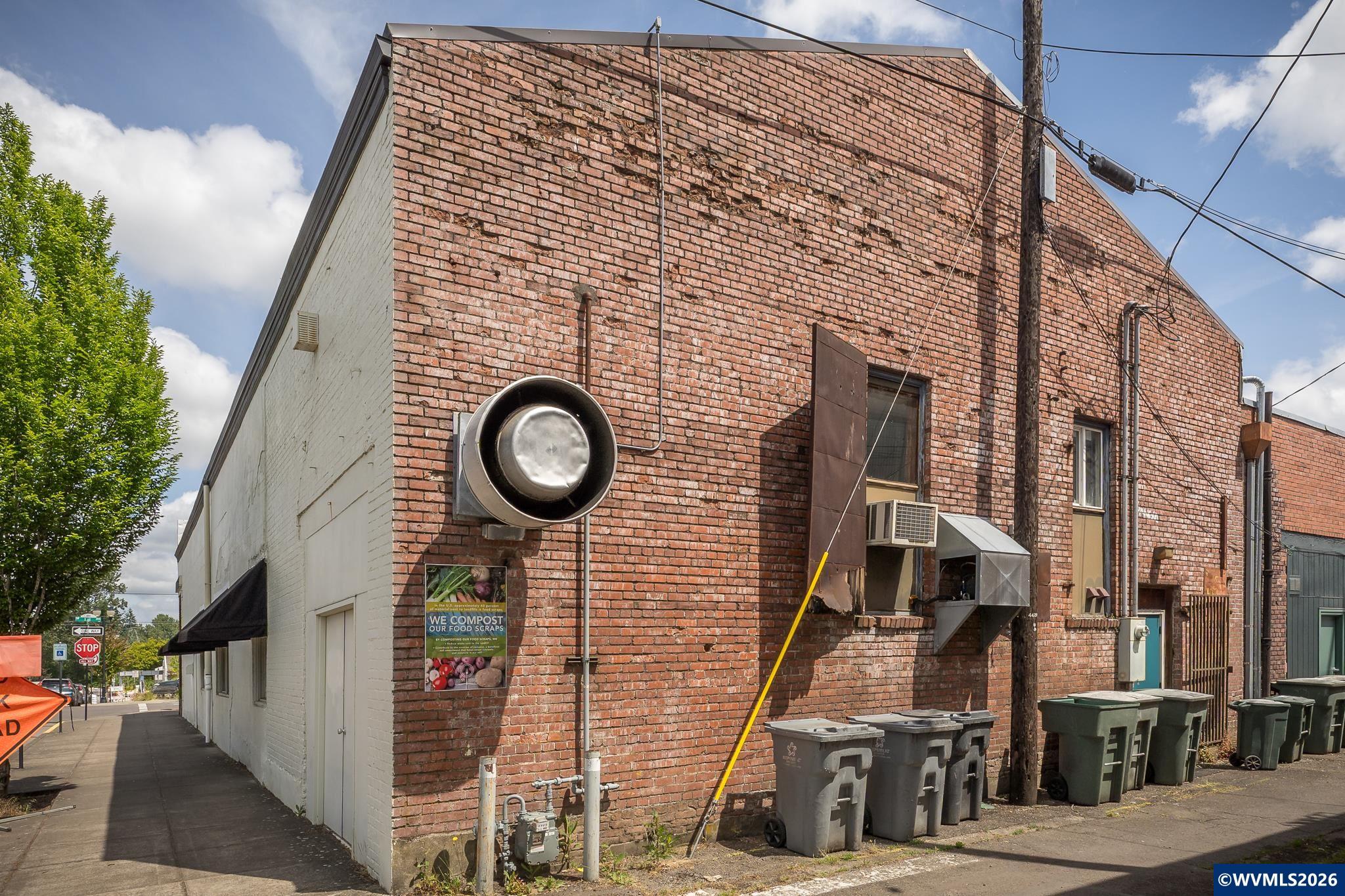 442 1st St W