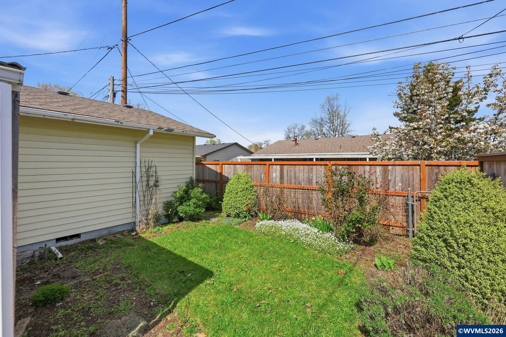 1383 Thompson Rd, Woodburn, OR, 97071