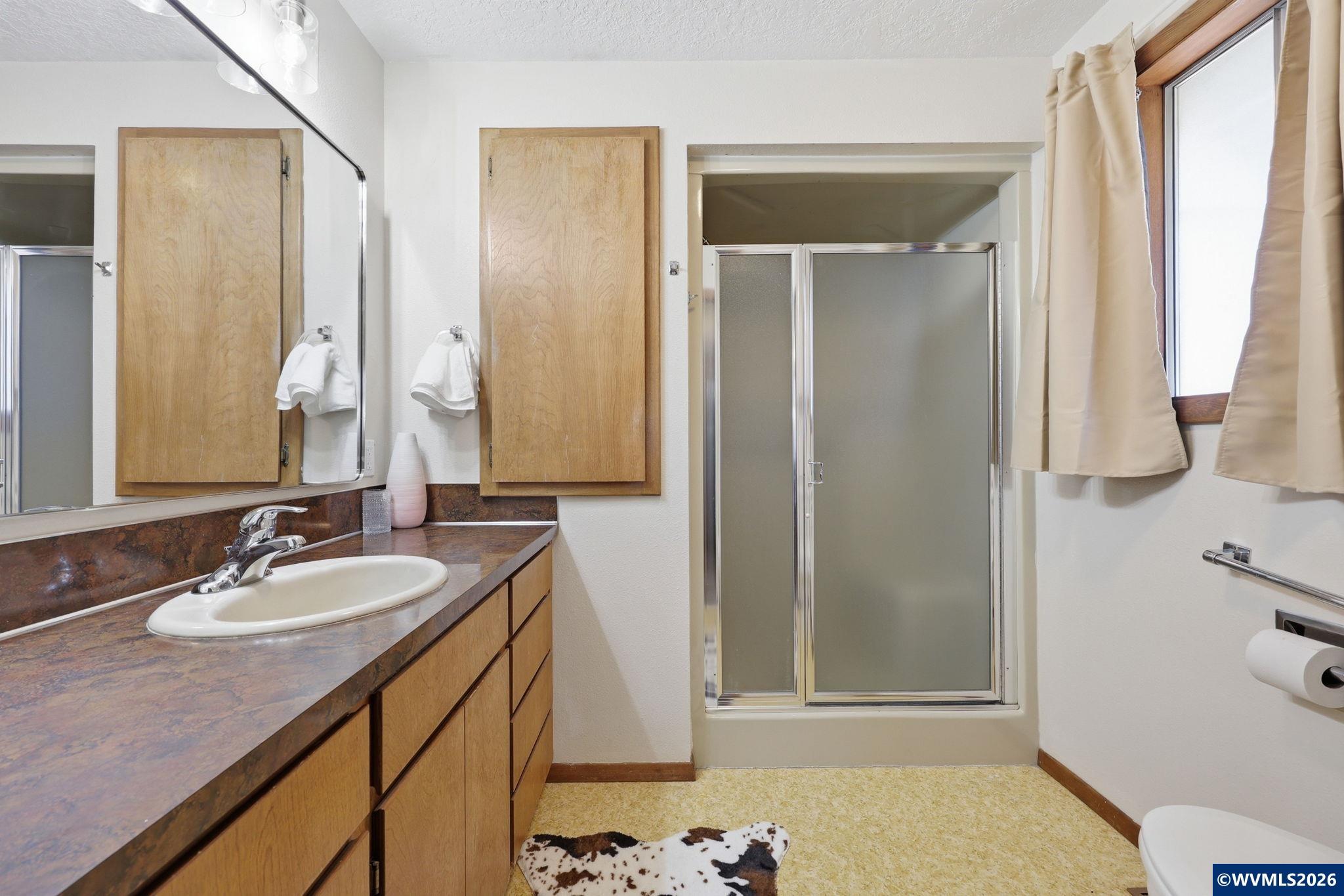 1383 Thompson Rd, Woodburn, OR, 97071