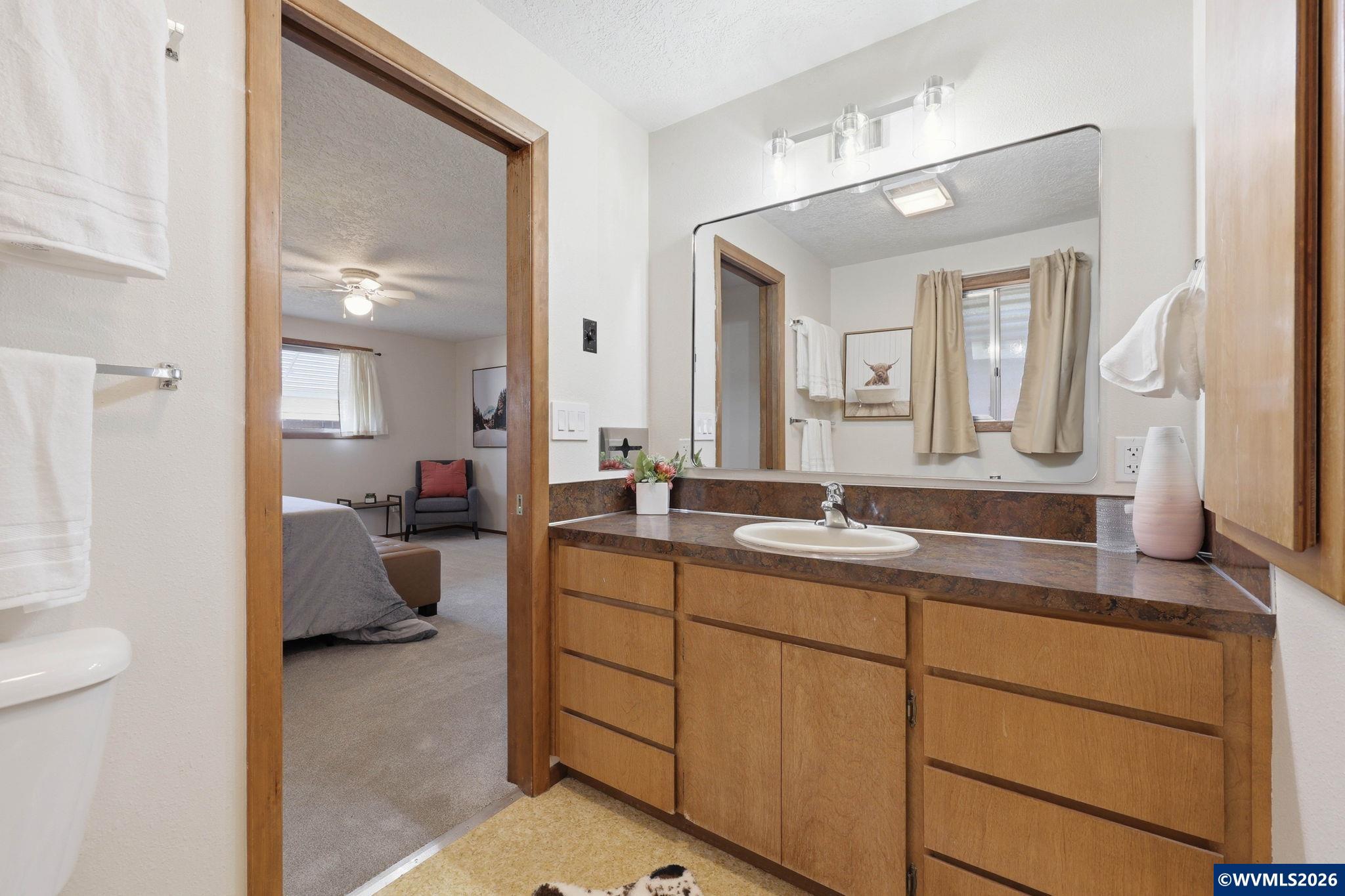 1383 Thompson Rd, Woodburn, OR, 97071