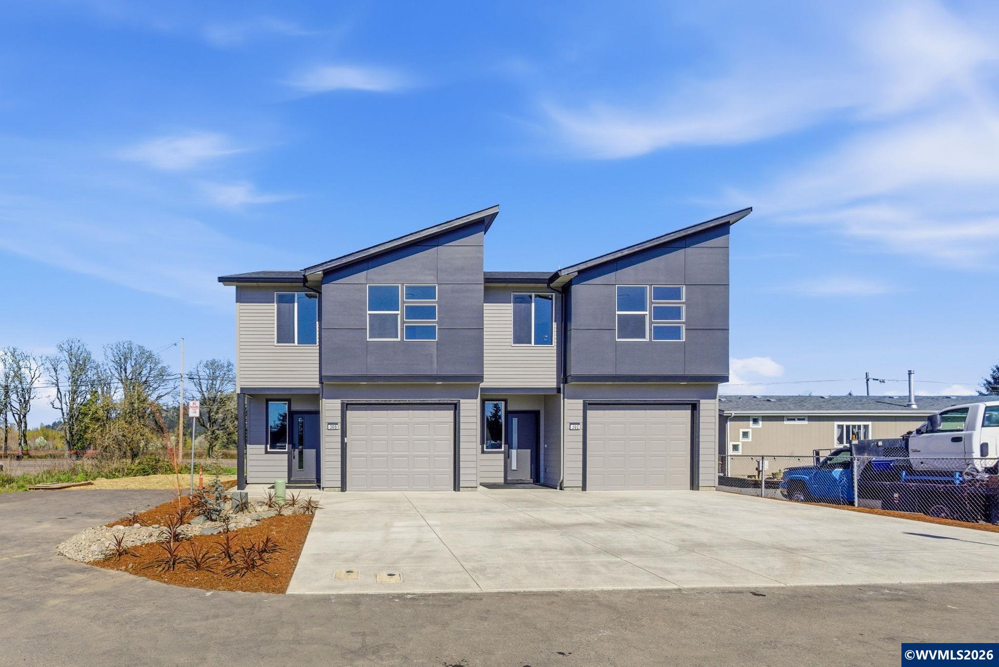 300 & 302 Seven Oaks Ln, Lebanon, OR, 97355