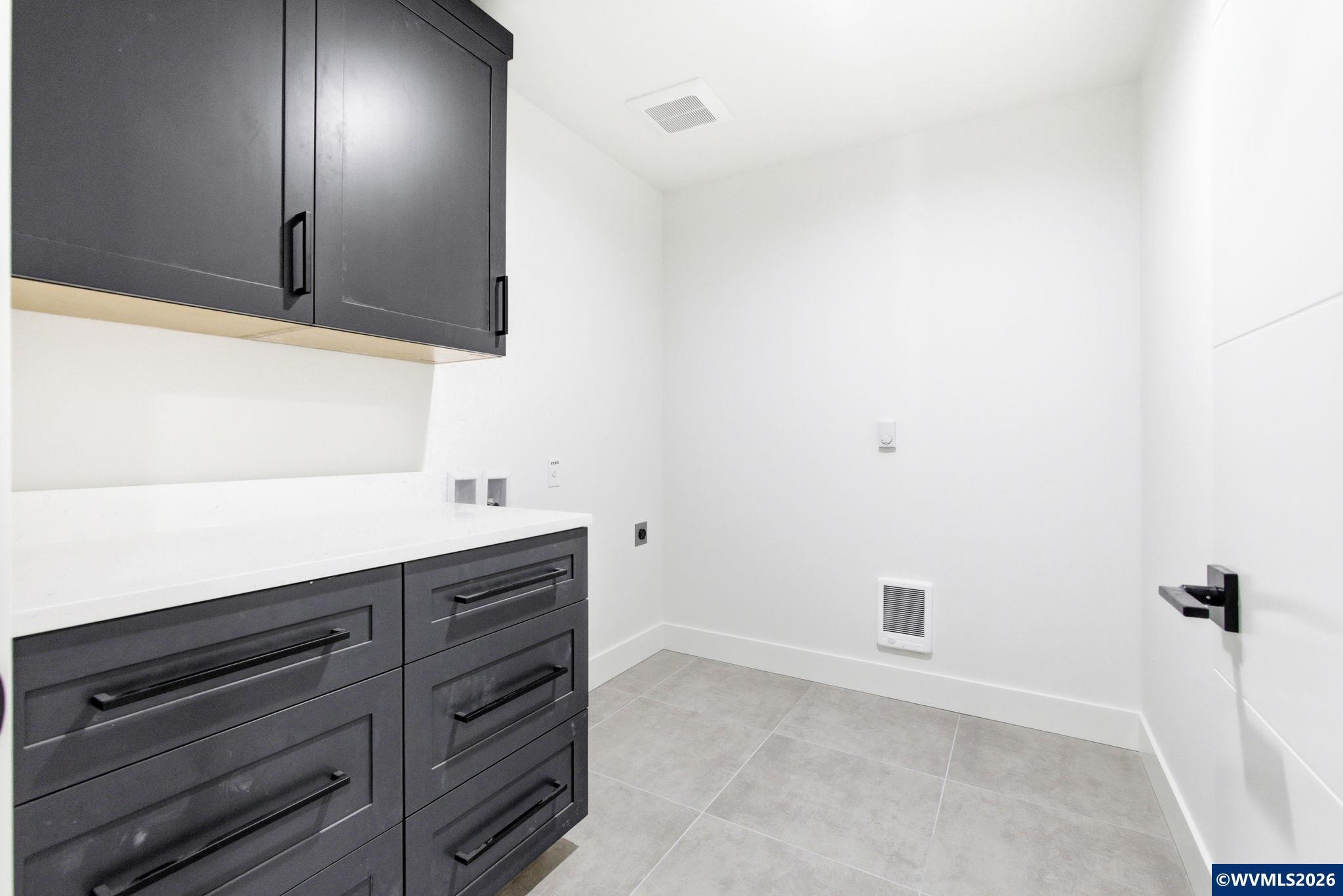 300 & 302 Seven Oaks Ln, Lebanon, OR, 97355