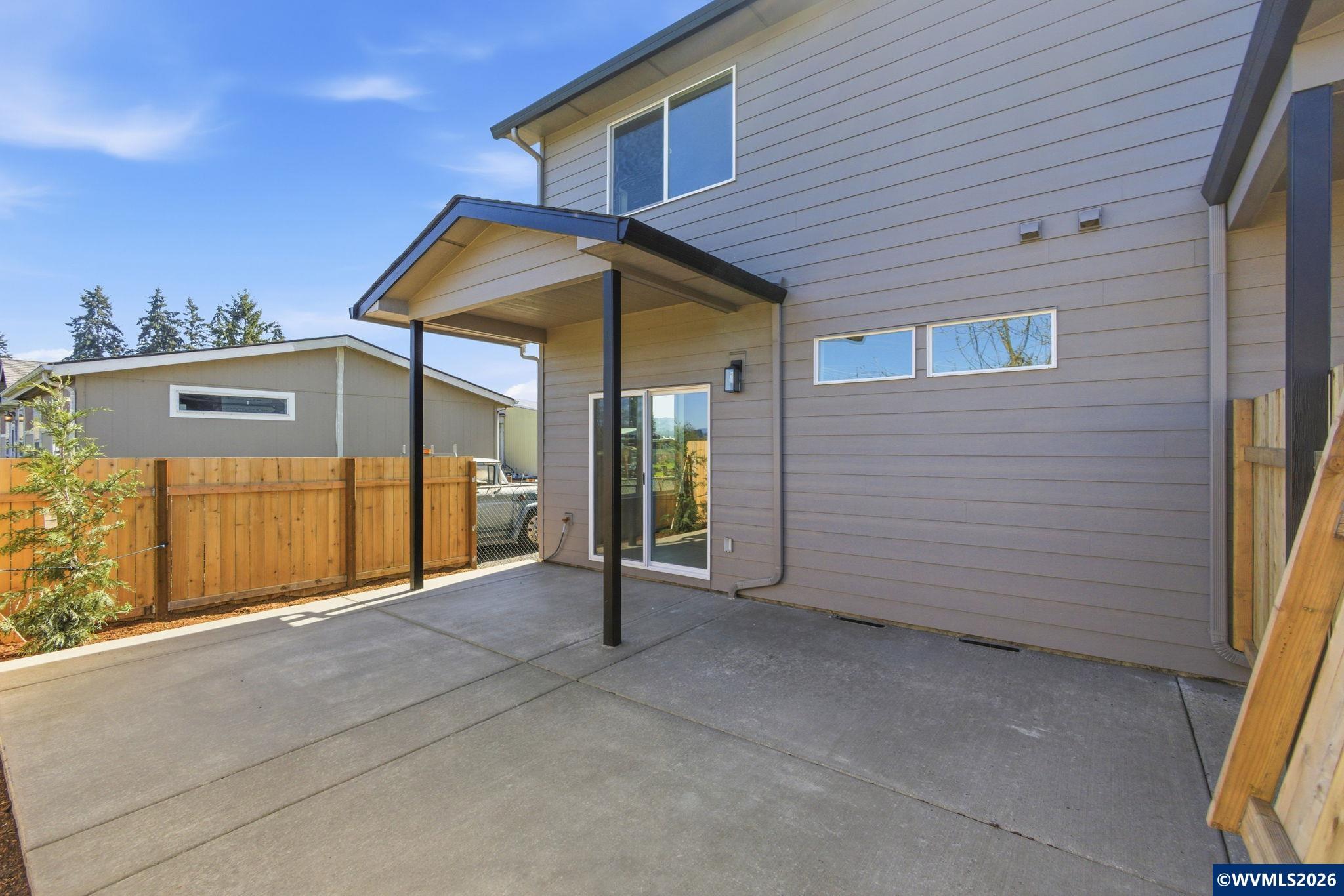 300 & 302 Seven Oaks Ln, Lebanon, OR, 97355