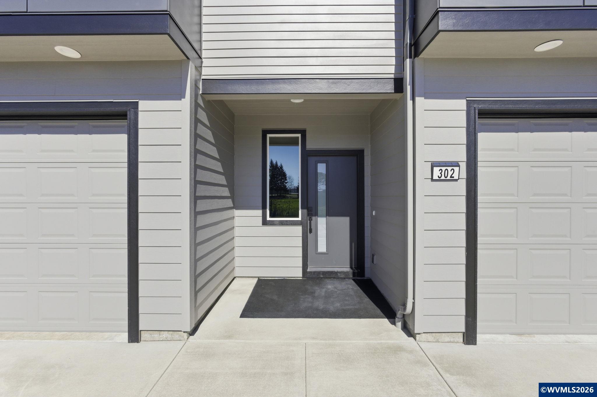 300 & 302 Seven Oaks Ln, Lebanon, OR, 97355