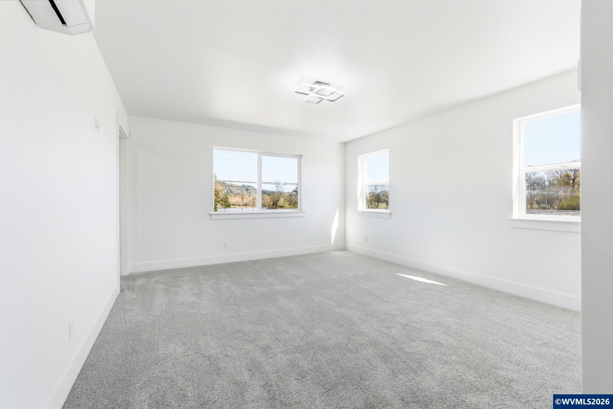 300 & 302 Seven Oaks Ln, Lebanon, OR, 97355
