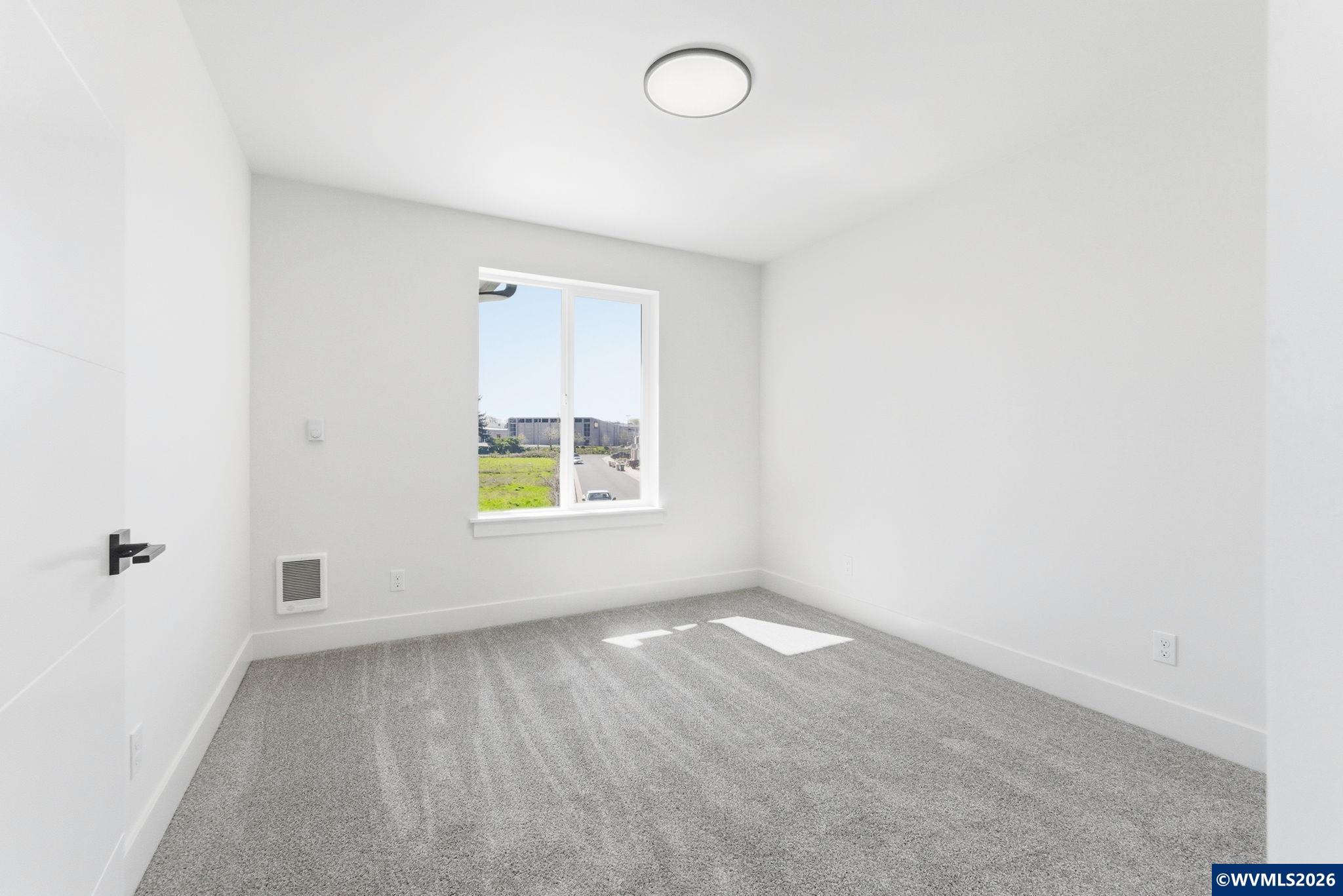 300 & 302 Seven Oaks Ln, Lebanon, OR, 97355